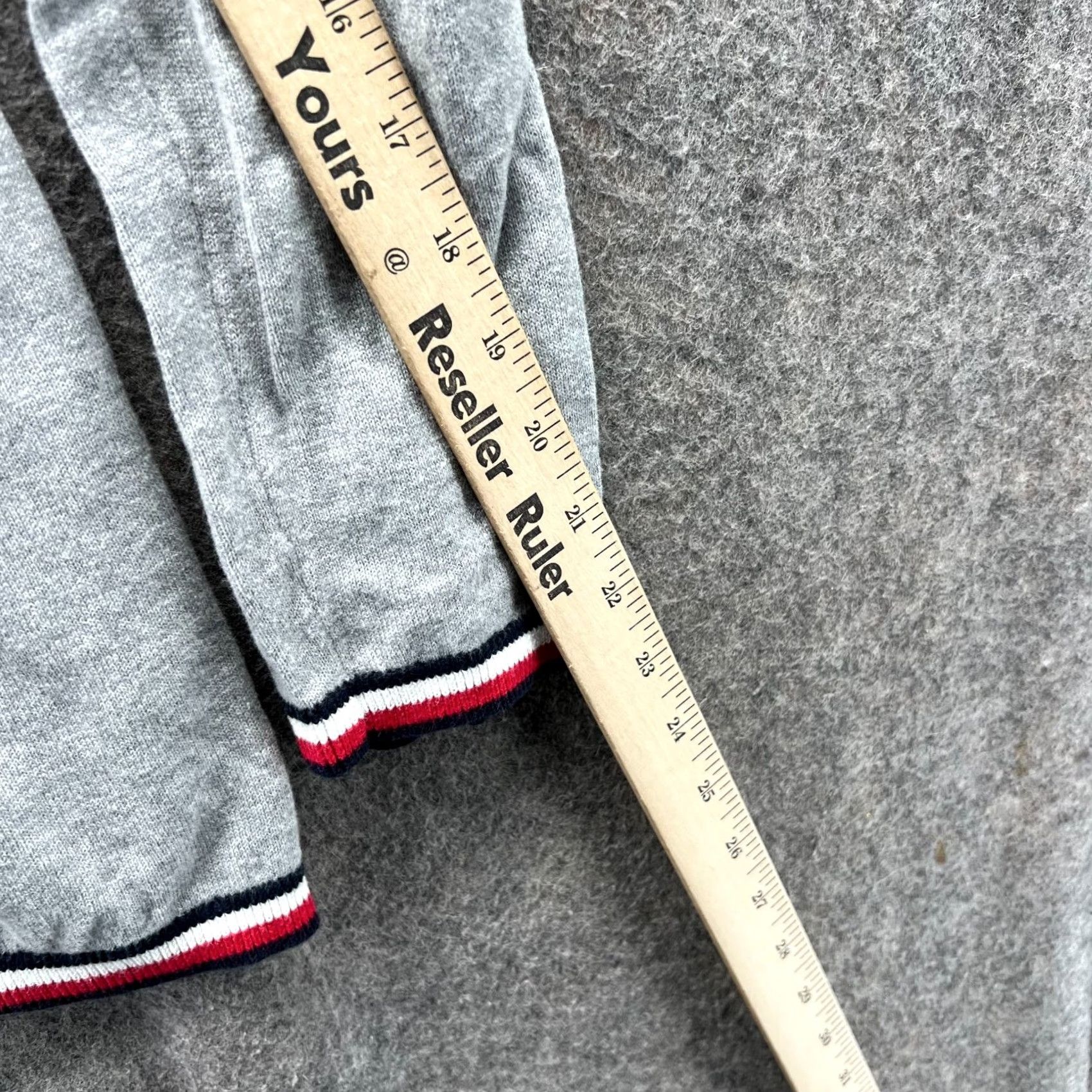 Tommy Hilfiger Tommy Hilfiger Shirt Womens XL Gray Long Sleeve Fleece Floral Logo TH Pullover, Crew Neck, Regular Fit, Cotton, All Seasons, Blackwatch? Size XL / US 12-14 / IT 48-50 - 2 Thumbnail