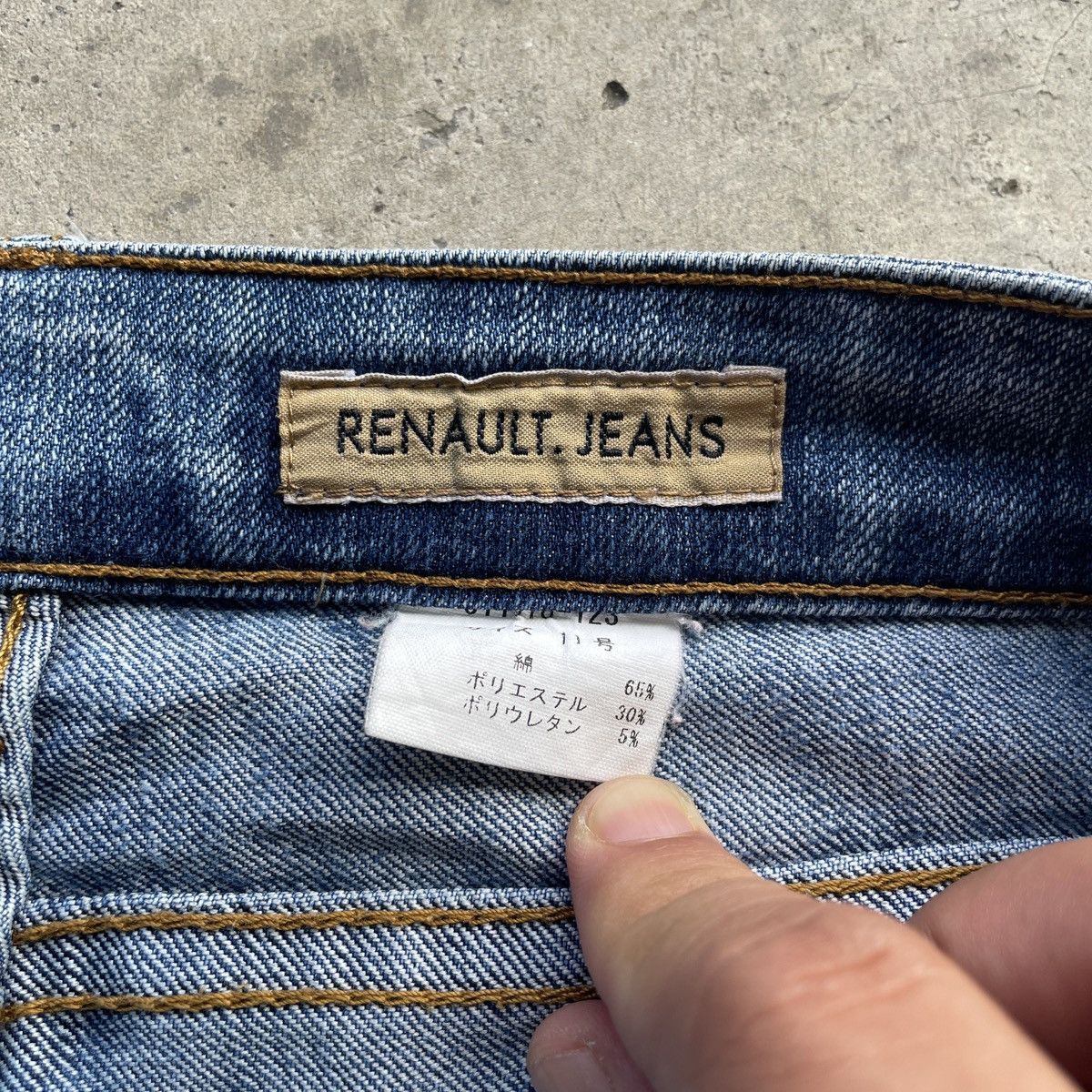 Japanese Brand Vintage Japanese Faded Flare/Bootcut Women Denim Jeans Pants Size US 31 - 7 Thumbnail