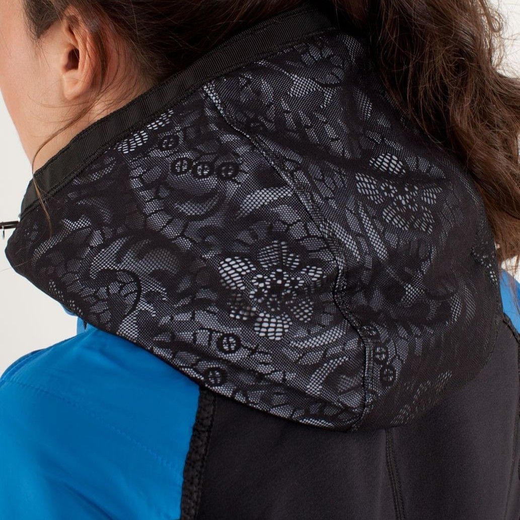Lululemon Bundle Up Jacket in Black & Beaming Blue in size 8 NWOT Size M / US 6-8 / IT 42-44 - 6 Thumbnail