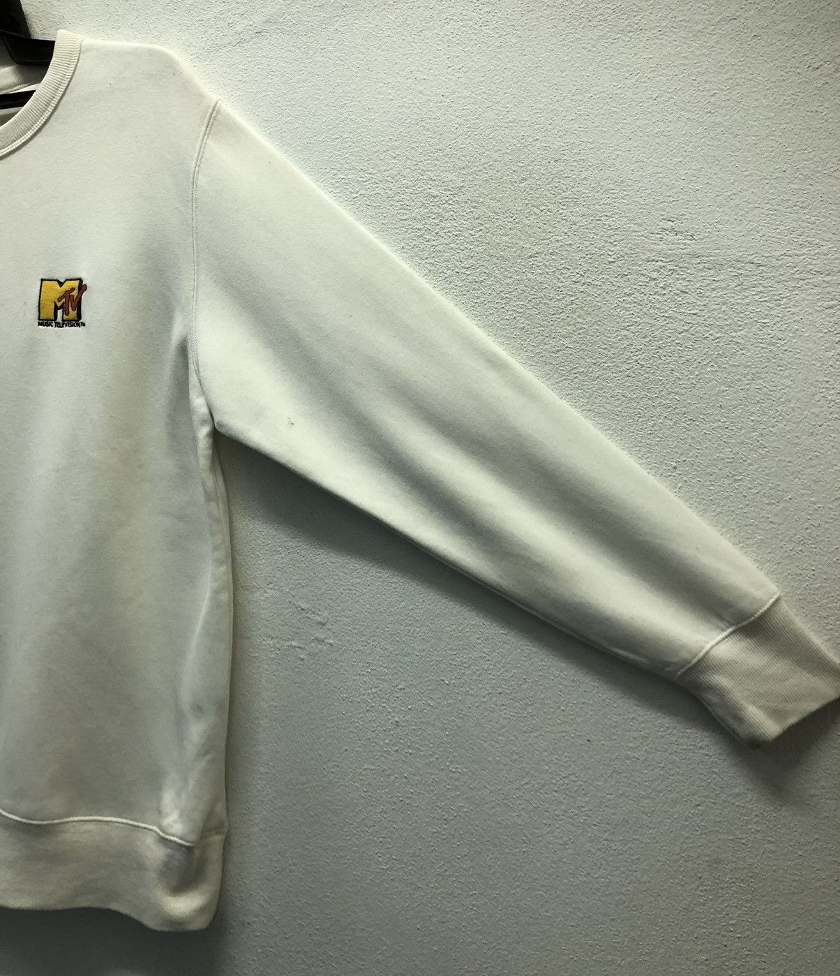 GU × Mtv GU Mtv Music Television 2019 Viacom International Sweatshirt Size US XL / EU 56 / 4 - 3 Thumbnail