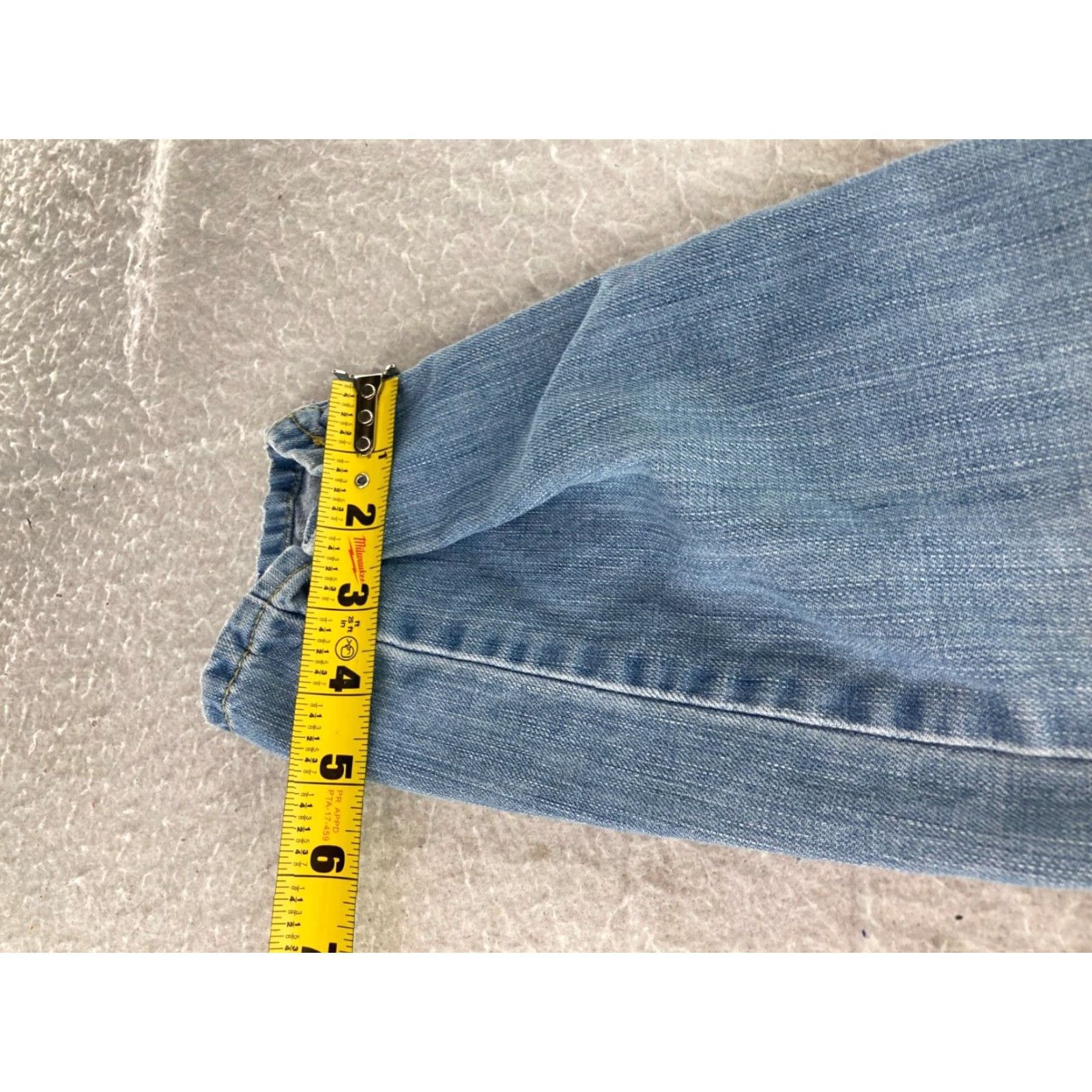 Levi's VINTAGE Levis 513 Boyfriend Jeans Womens 1 M Distressed Light Wash Denim Shirt Size 25" / US 0 / IT 36 - 6 Thumbnail