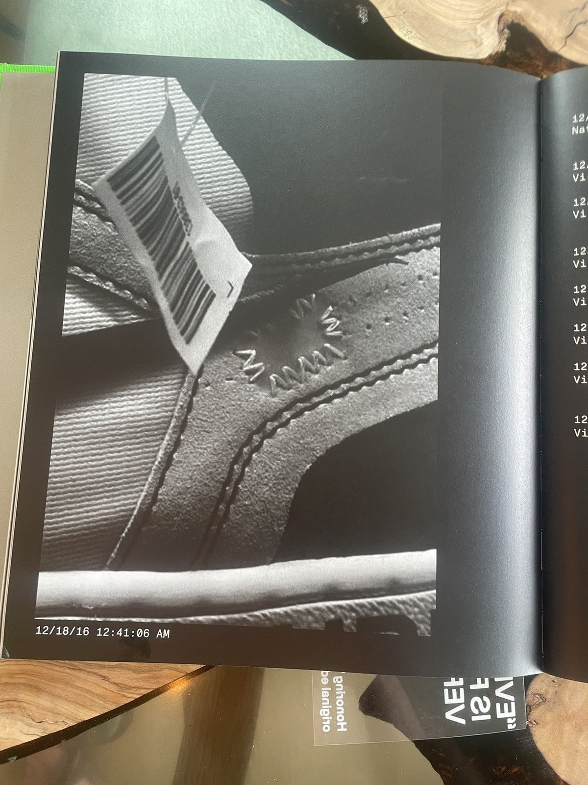 Nike × Off-White Virgil Abloh. Nike. ICONS Coffee Table Book Size ONE SIZE - 14 Thumbnail