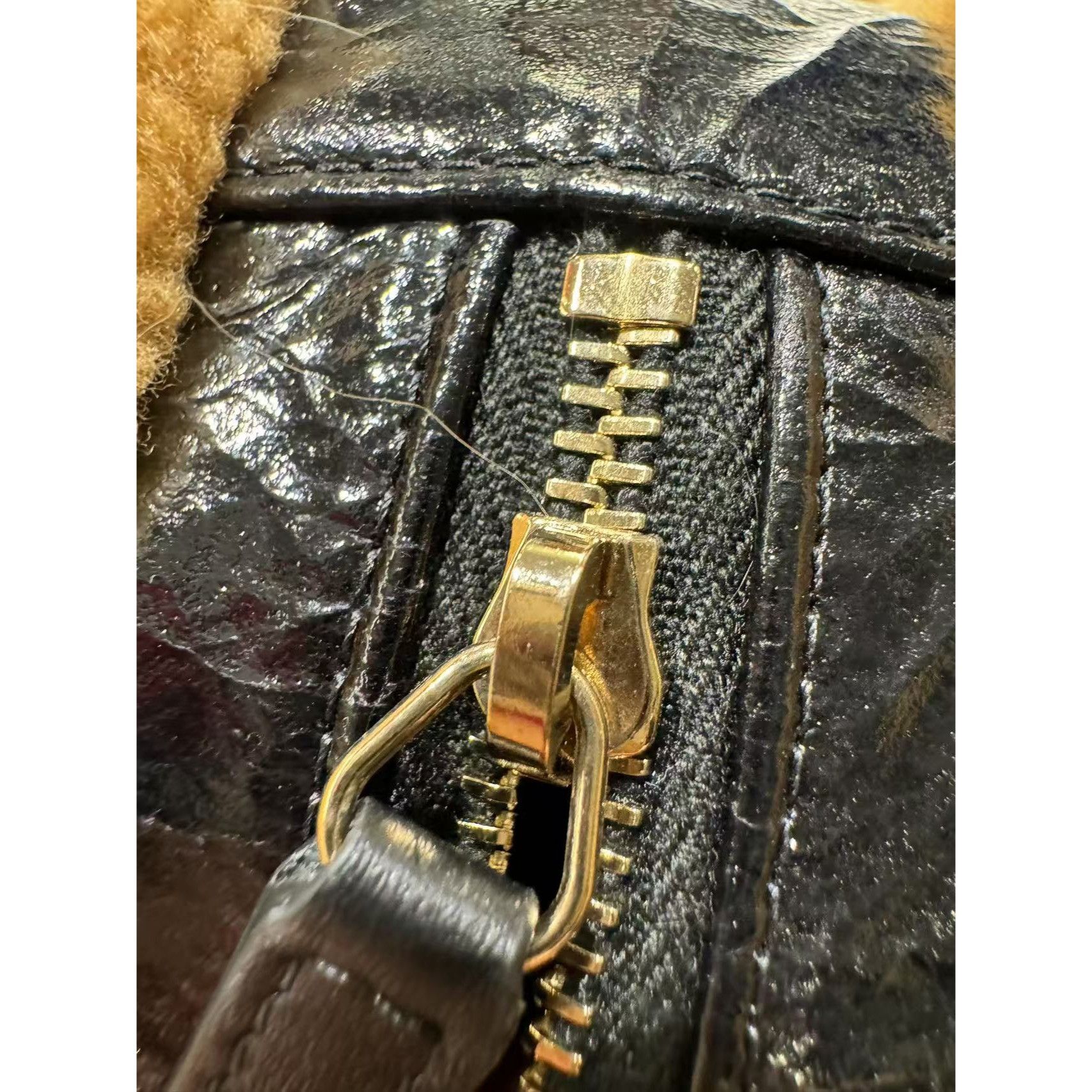 Chanel Chanel Round Shearling Crossbody Bag With Chain Strap In Bei Size ONE SIZE - 13 Thumbnail