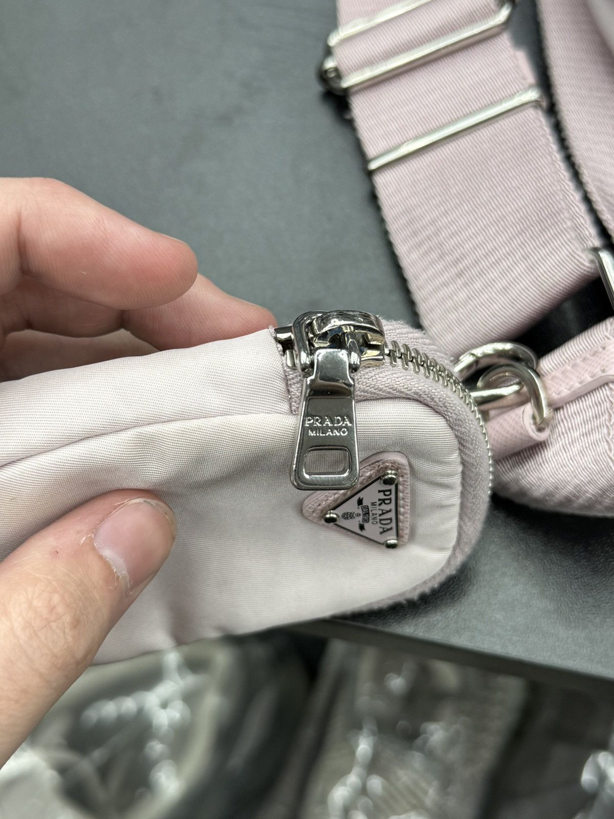 Prada Prada Re-Edition 2005 shoulder bag in pink Size ONE SIZE - 24 Thumbnail