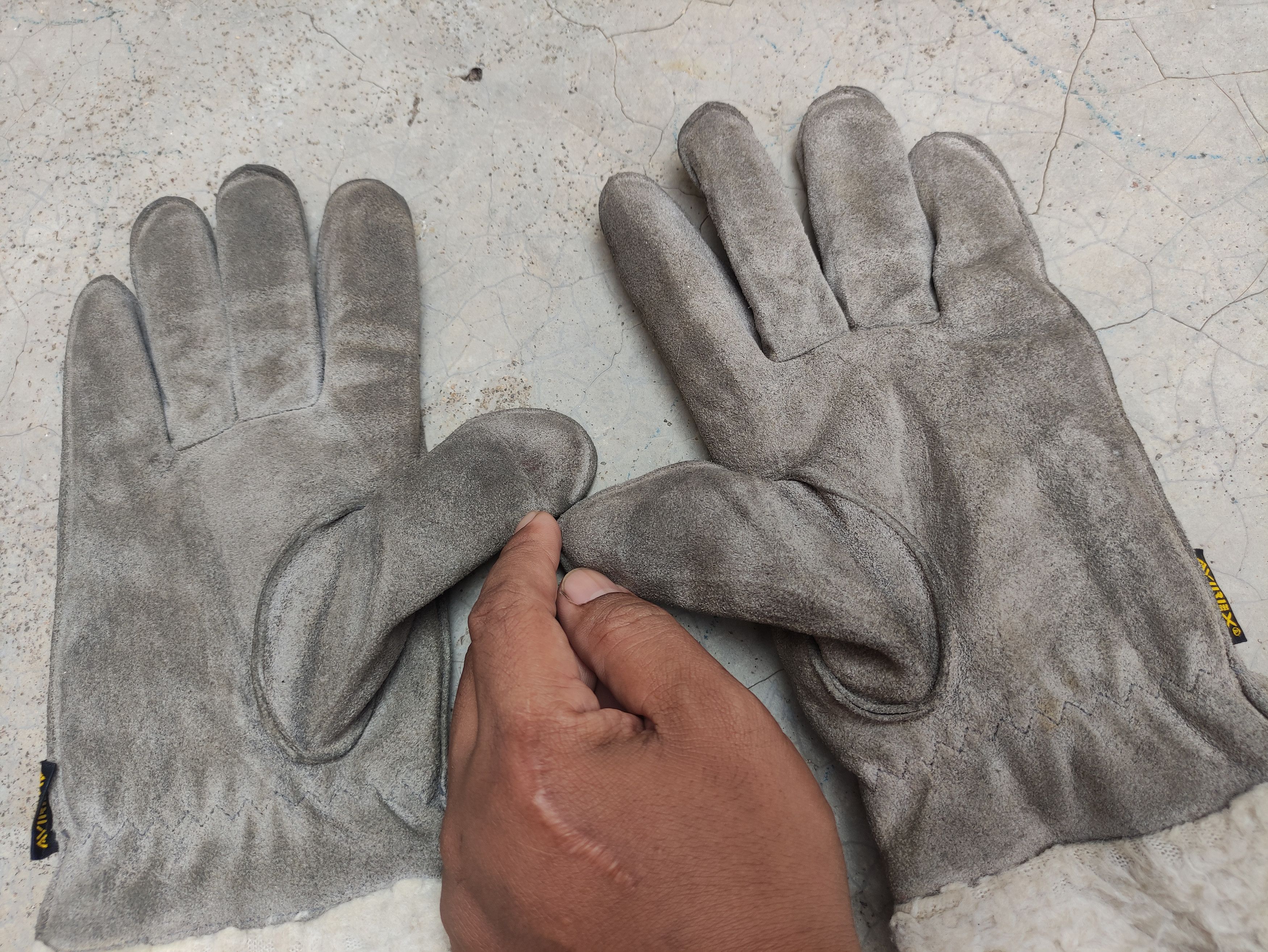 Avirex AVIREX AIR FORCE VINTAGE GLOVES SUEDE LEATHER/ FLEECE Size ONE SIZE - 7 Thumbnail