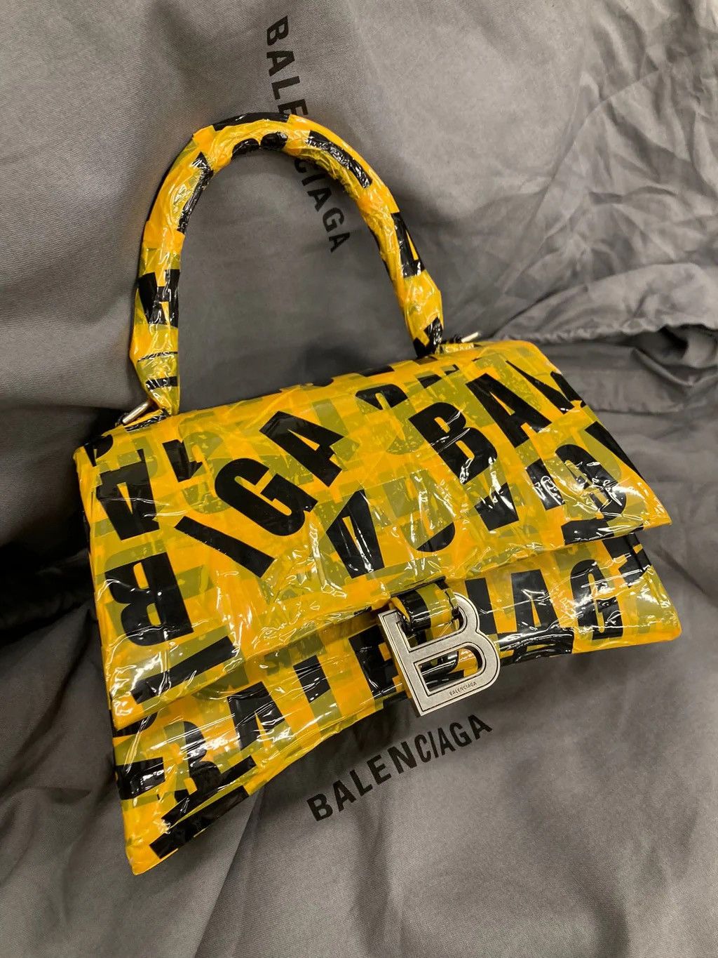 Balenciaga ⚠️RUNWAY⚠️ Hourglass TAPE Bag Size ONE SIZE - 10 Thumbnail