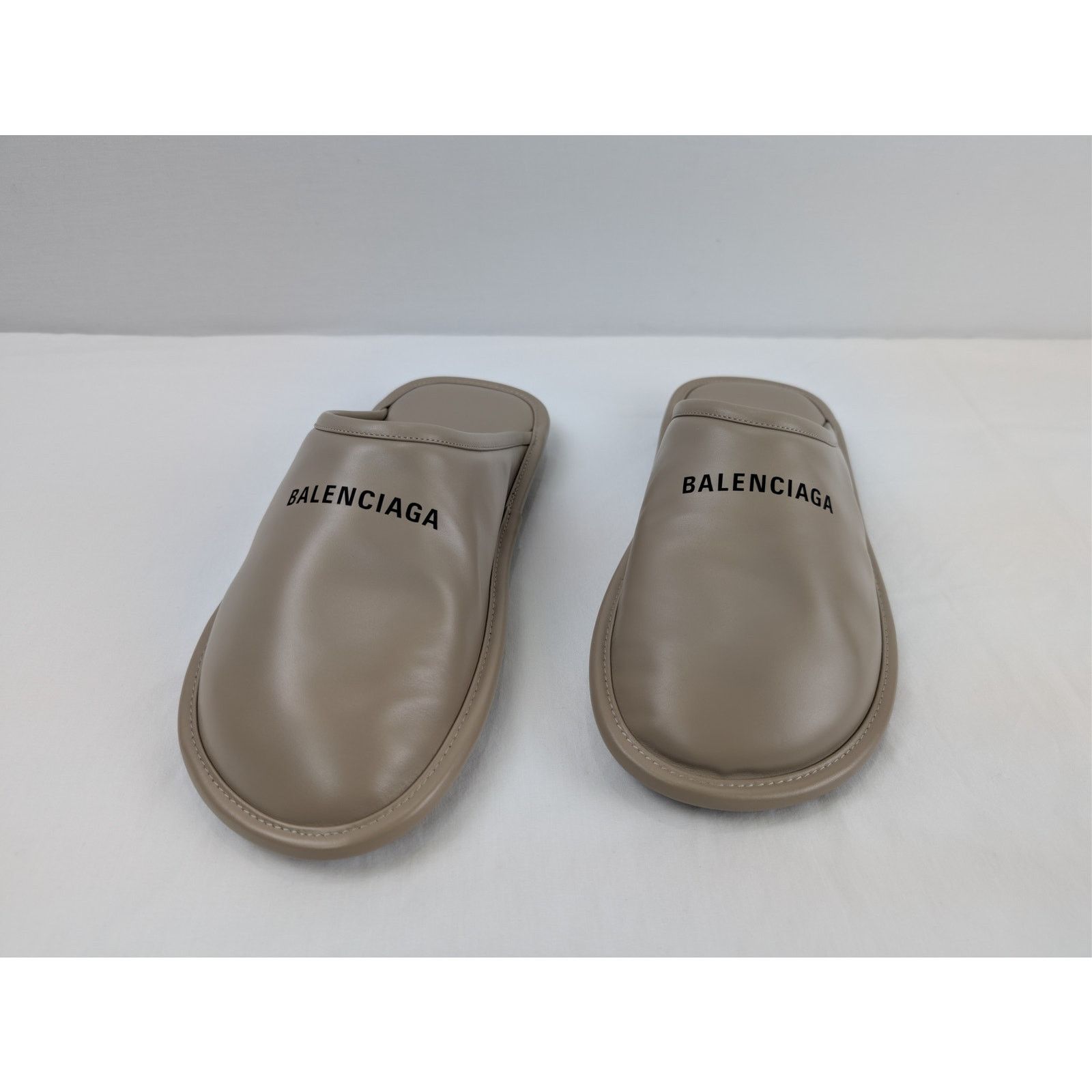 Balenciaga o1rshd1 Carrera Lux Calfskin Home Flat Slipper Taupe/Black Size US 9 / EU 42 - 8 Thumbnail
