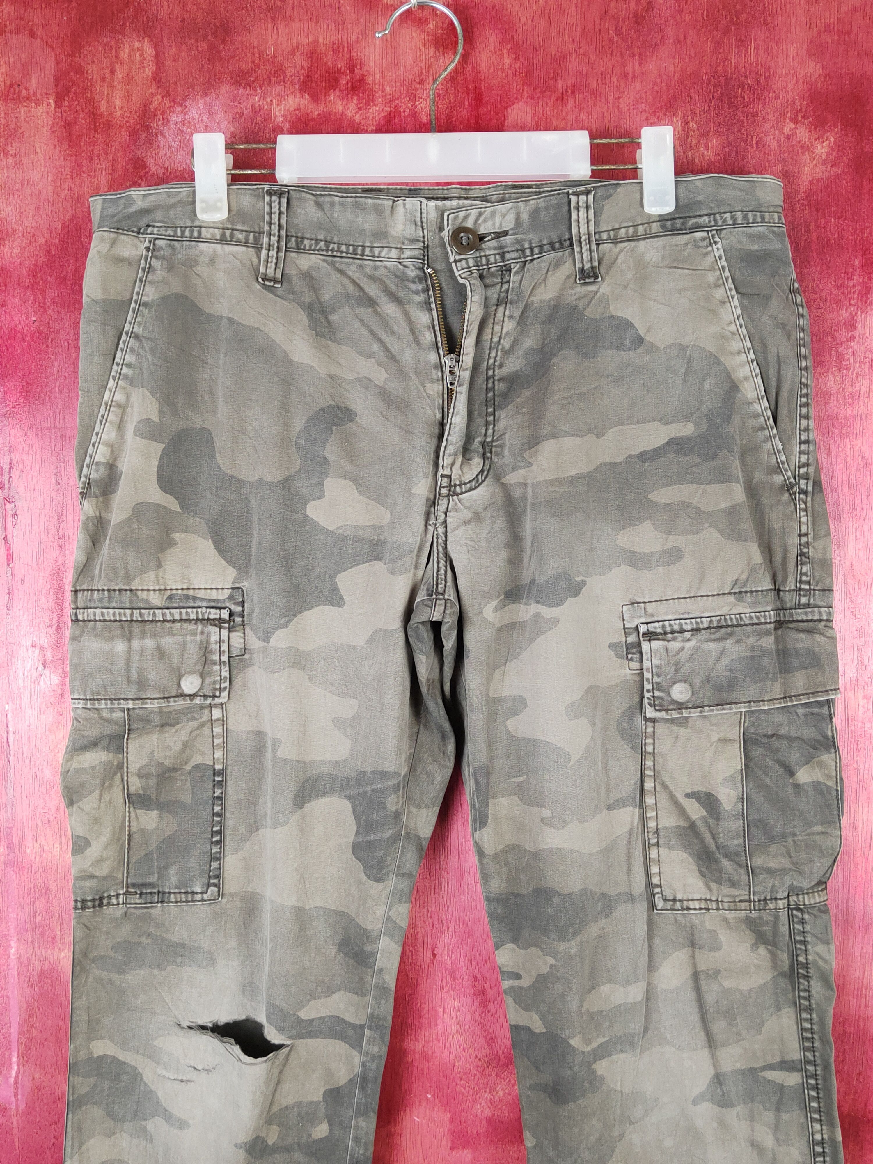 Japanese Brand Uniqlo Camouflage Multipocket Tactical Cargo Pants #1423 Size US 33 - 2 Thumbnail