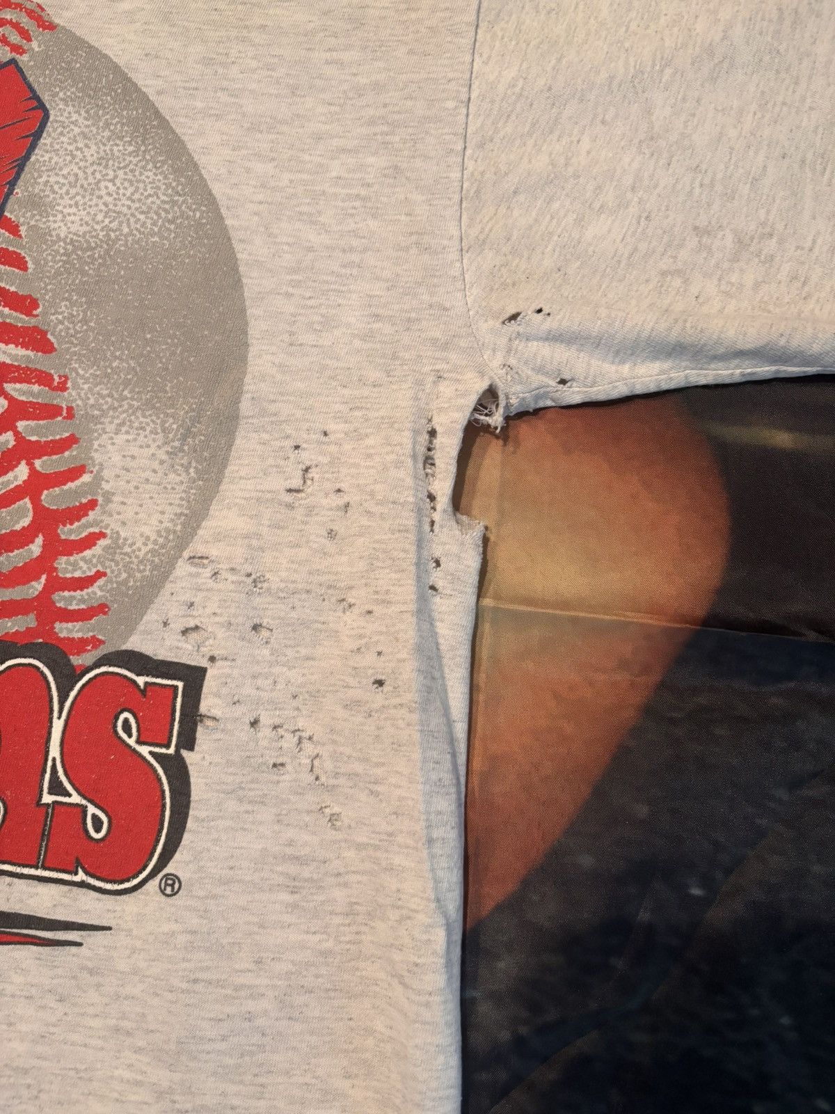 Vintage Vintage 90s distressed Cleveland Indians single stitch shirt Size US L / EU 52-54 / 3 - 3 Thumbnail