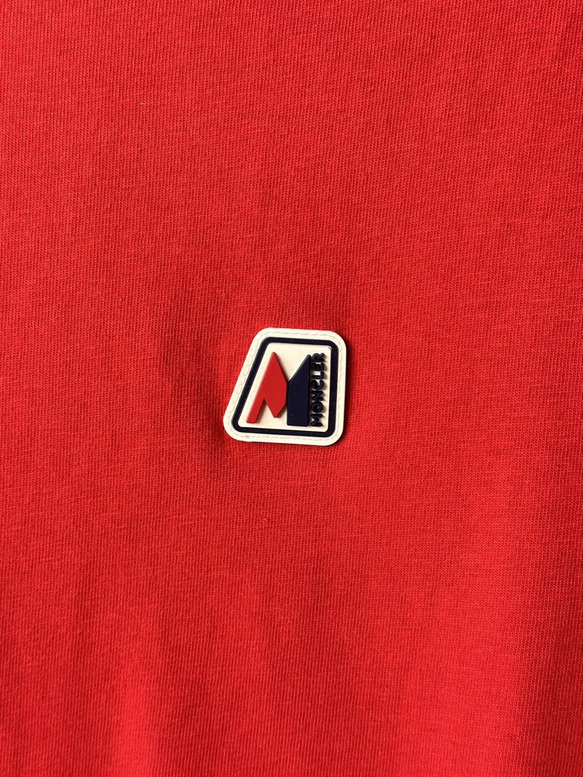 Moncler Moncler Maglia T-Shirt Patch Logo Red Tee Size US M / EU 48-50 / 2 - 5 Thumbnail