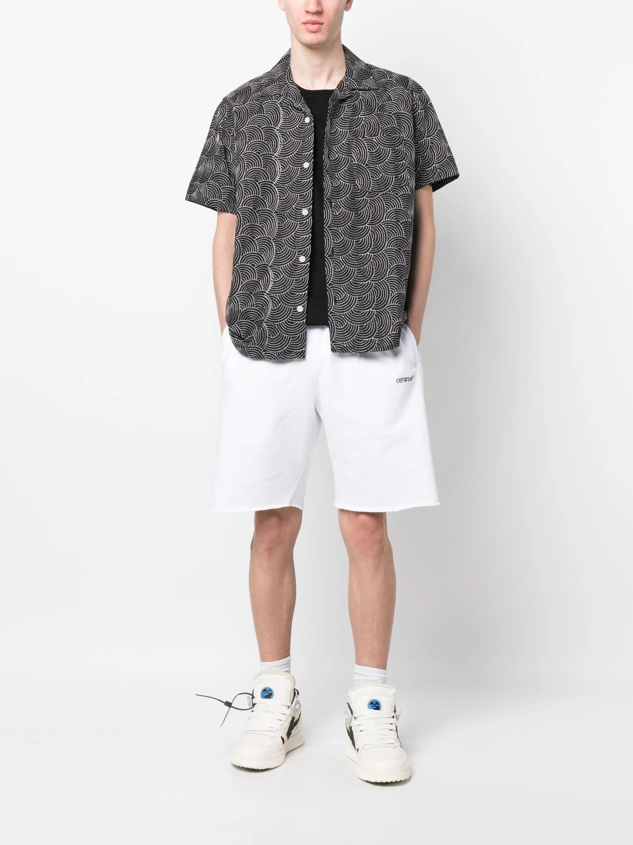 Off-White o1y0225 Logo Short in White Size US 28 / EU 44 - 5 Thumbnail