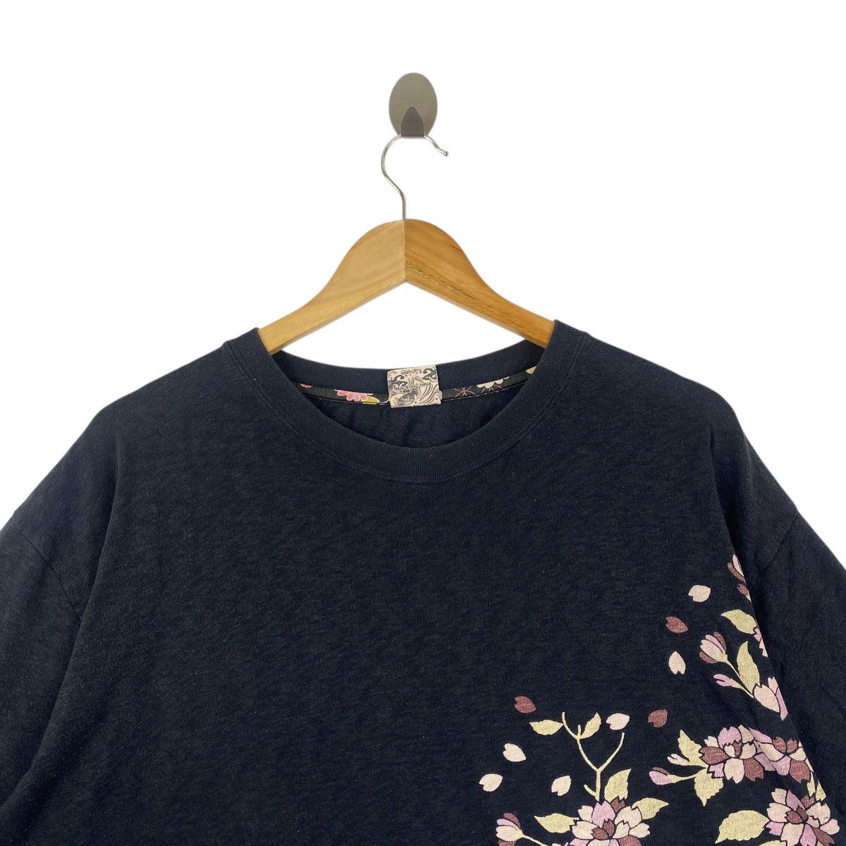 Vintage Vintage Sukajan Souvenir Japan Tee Shirt Big Logo Japanese Size US XXL / EU 58 / 5 - 2 Thumbnail