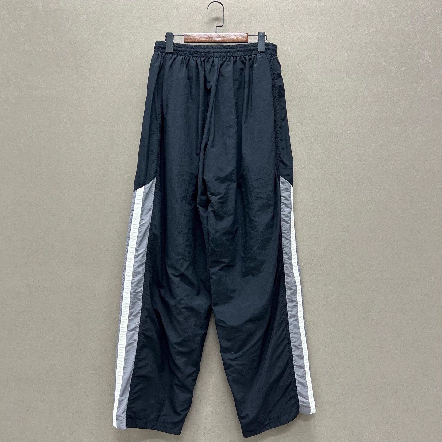 Balenciaga Balenciaga baggy nylon pants S 95 new Size US 30 / EU 46 - 2 Thumbnail