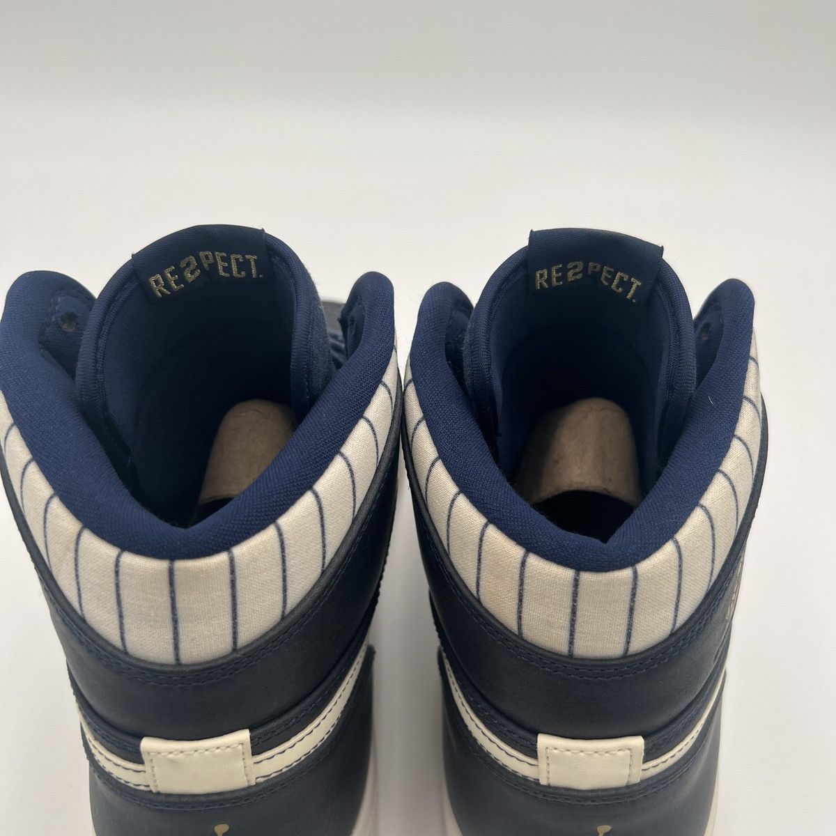 Jordan Brand × New York Yankees × Nike Jordan 1 Derek Jeter RE2PECT SIGNED COA Rare Nike Sneakers Size US 11 / EU 44 - 11 Thumbnail
