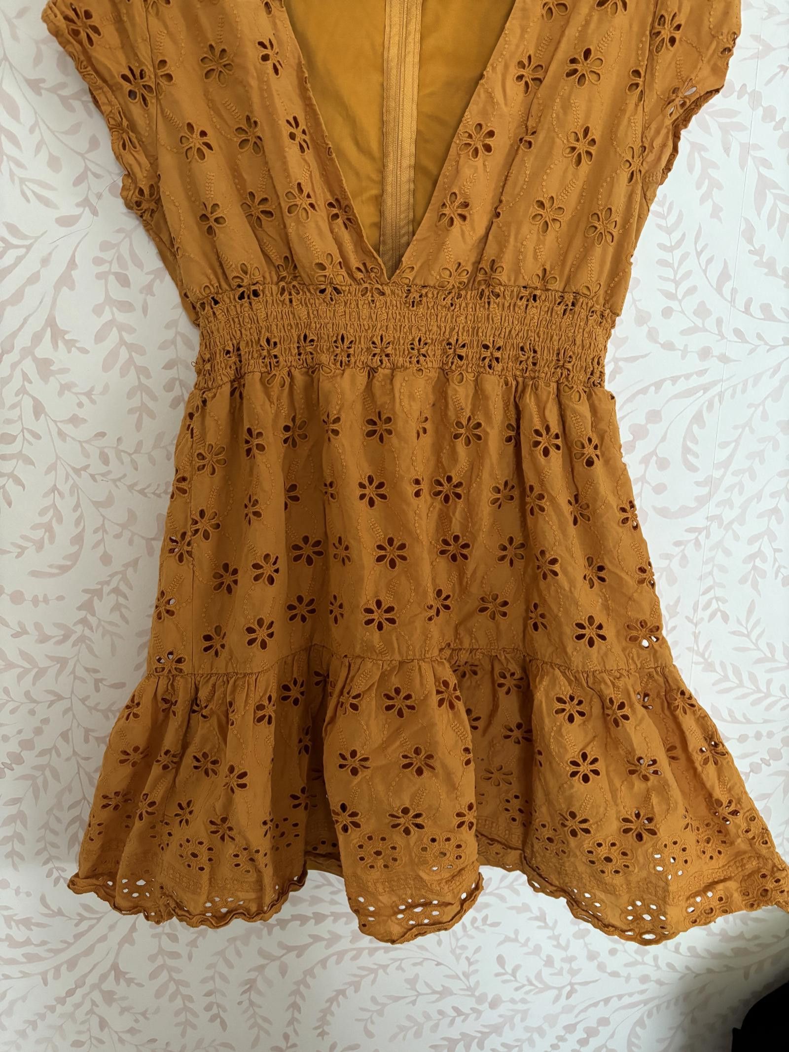 Designer Charming Charlotte Russe Floral Embroidered Dress Size L / US 10 / IT 46 - 4 Thumbnail