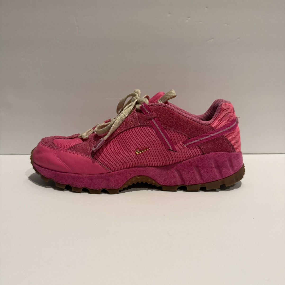 Jacquemus × Nike Air Humara Size US 10 / EU 43 - 1 Thumbnail