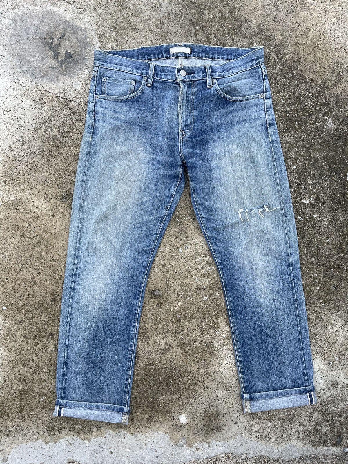 Japanese Brand × Jean × Uniqlo 🔥Japanese Brand Uniqlo Selvedge Distressed Denim W35🔥 Size US 35 - 2 Thumbnail