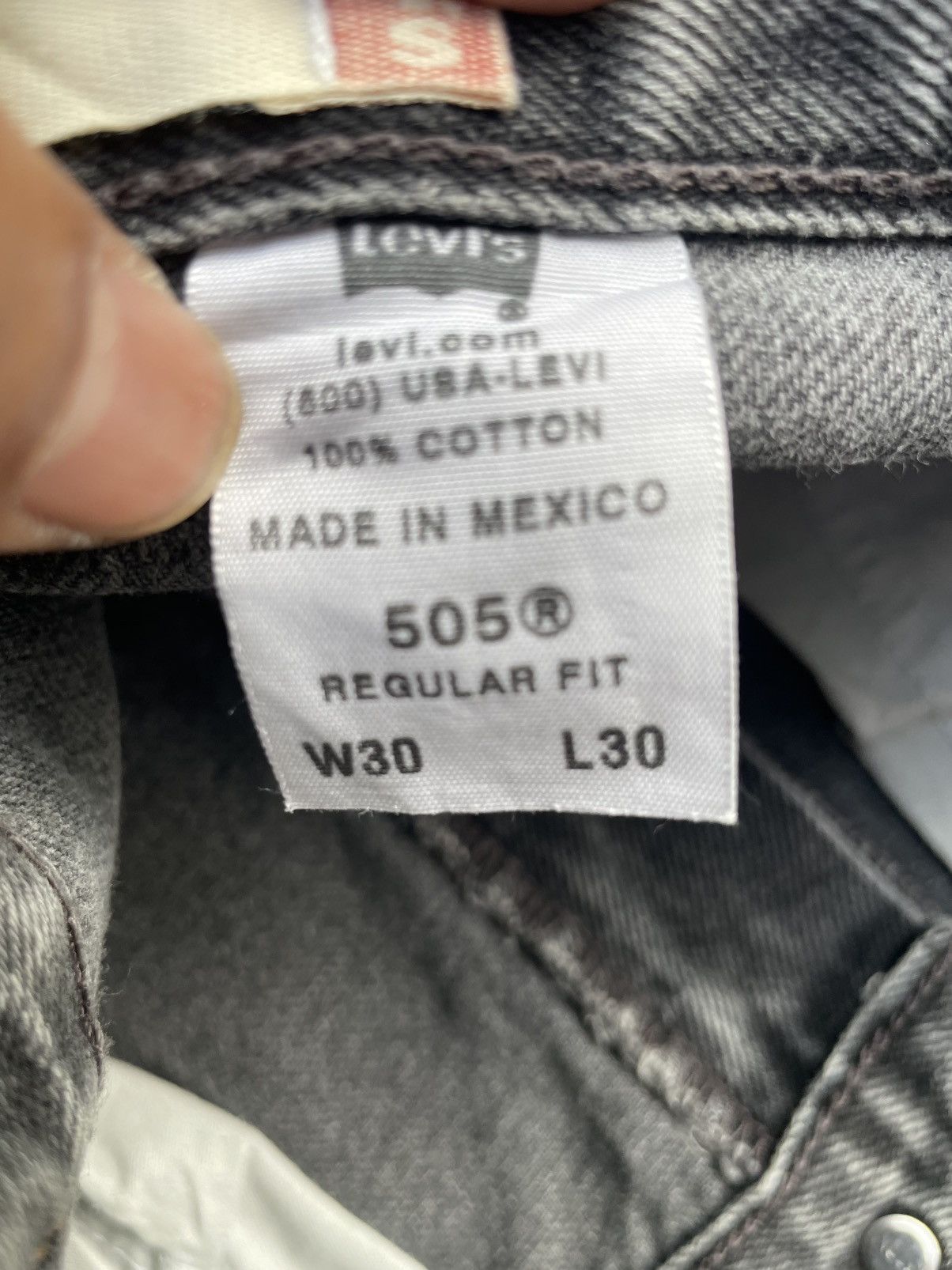 Levi's Vintage 2005 Levi’s 505 e Size US 29 - 19 Thumbnail