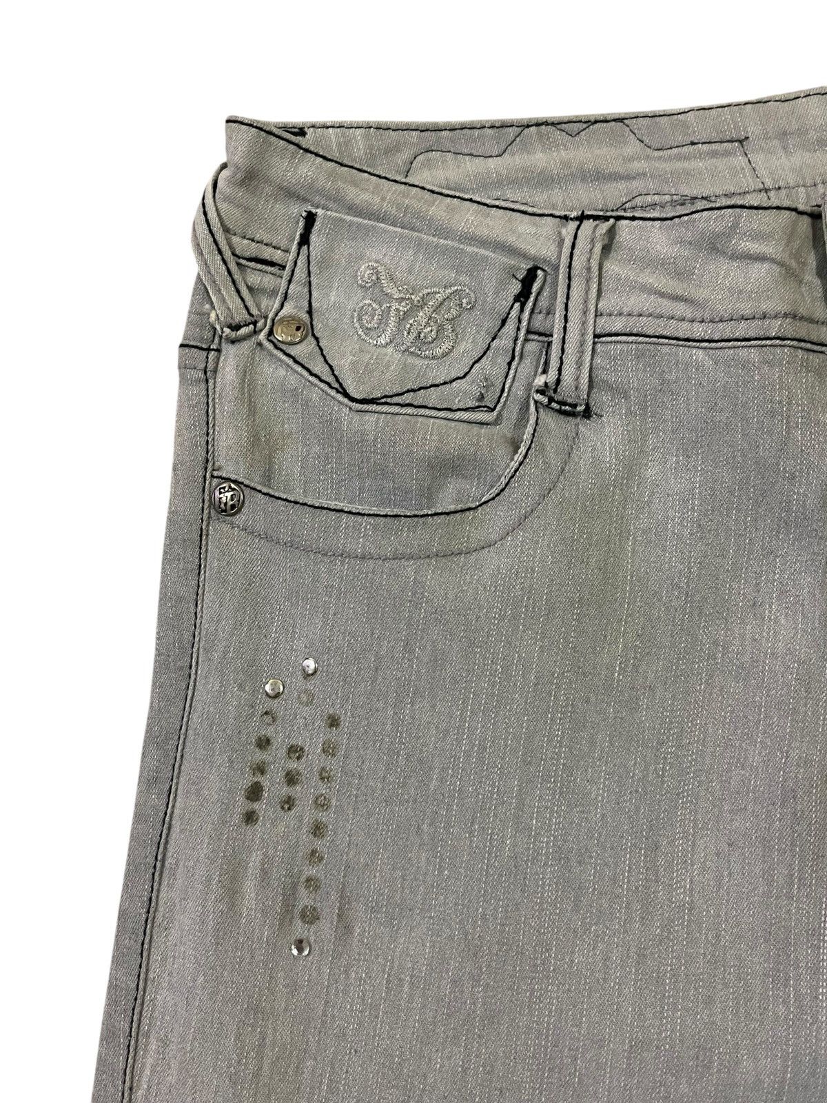 Fubu FLARED💥 FUBU Ice Washed Embellished Low Rise Flare Denim Size 28" / US 6 / IT 42 - 4 Thumbnail
