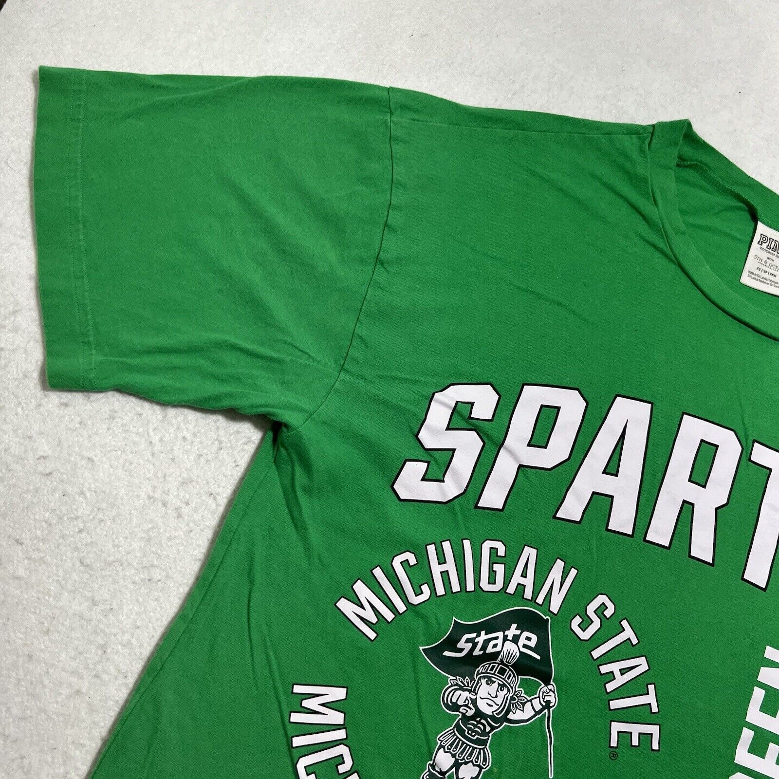 Victoria's Secret Victoria's Secret PINK Michigan Spartans Graphic T Shirt Size XS / US 0-2 / IT 36-38 - 6 Thumbnail