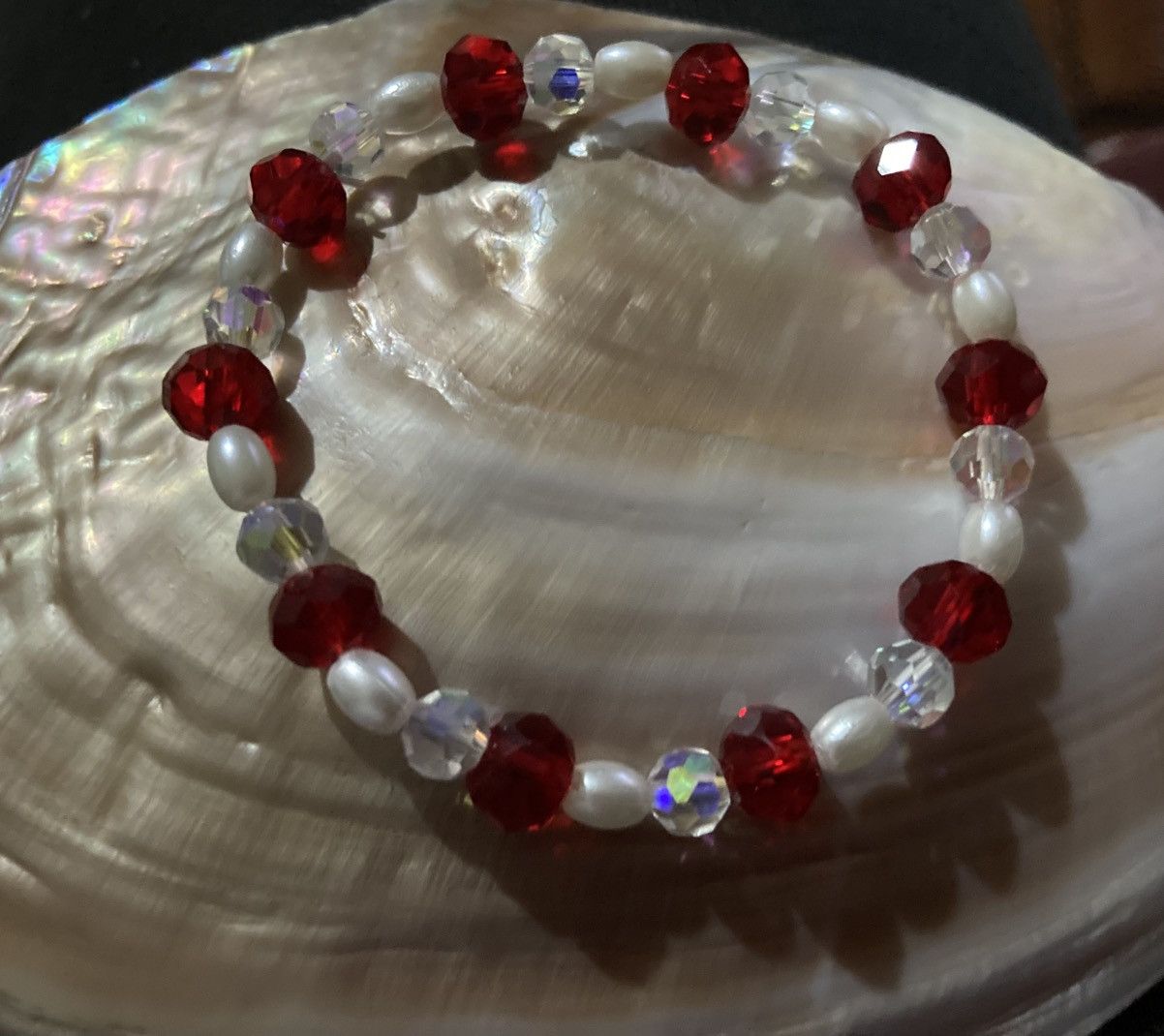 Other Red, irredecent and faux pearl beaded bracelet Size ONE SIZE - 1 Thumbnail