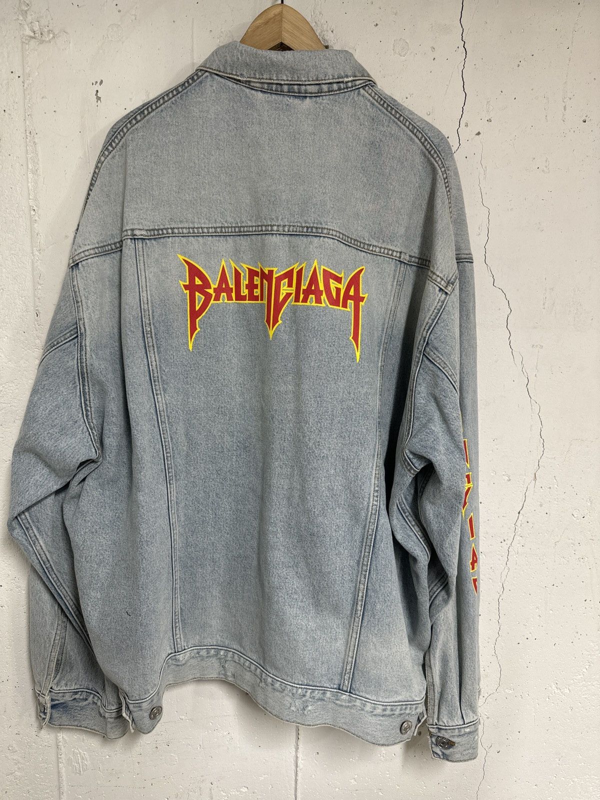 Balenciaga Balenciaga Metal Logo Denim Jacket XL XXL Size US XL / EU 56 / 4 - 3 Thumbnail