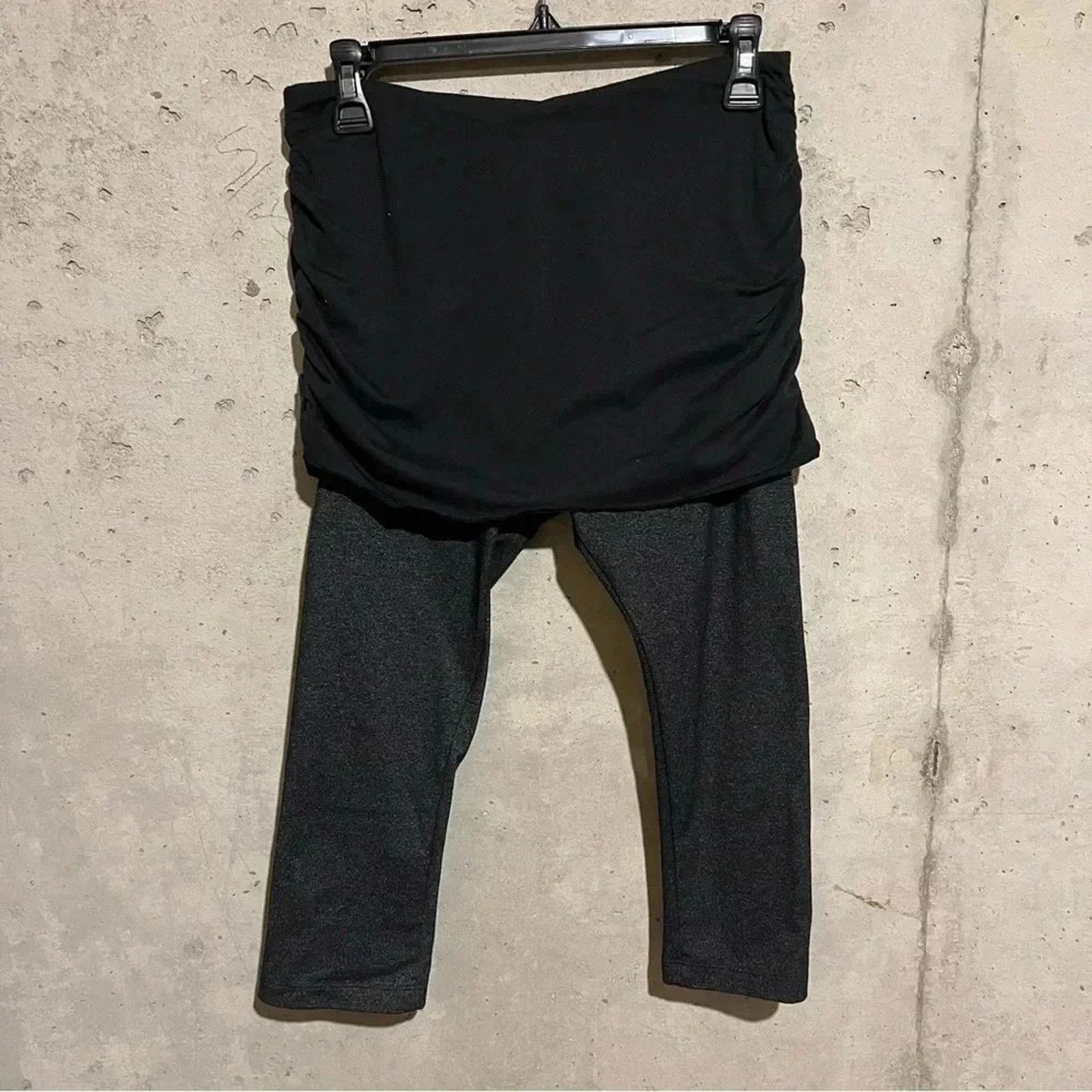 Other Marika Tek Skirted Leggings Womens M Black Stretch Capri Size 28" / US 6 / IT 42 - 1 Thumbnail