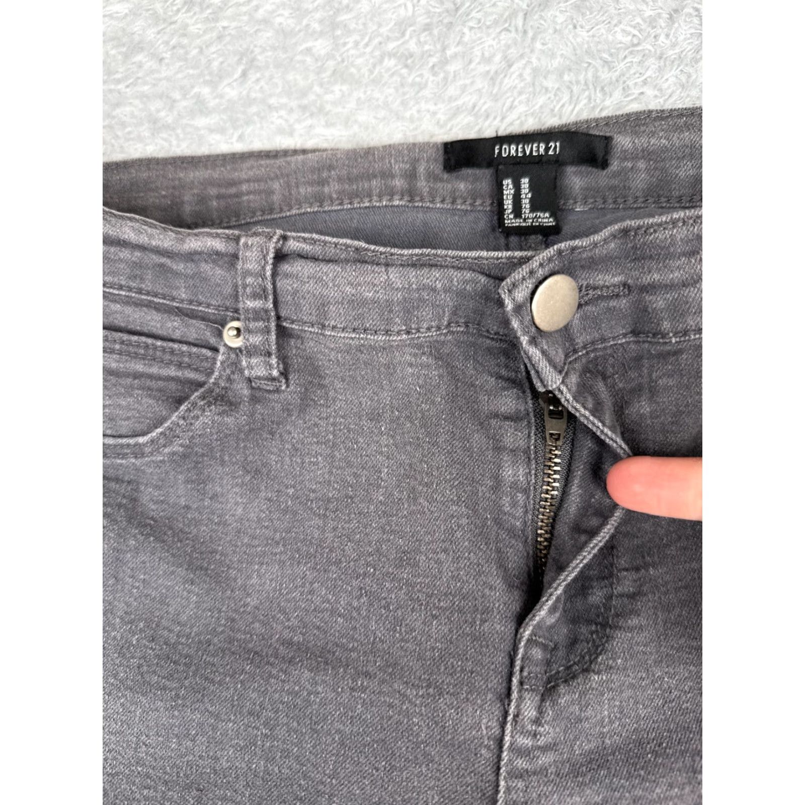 Forever 21 FOREVER 21 Jeans Womens 30 Gray Denim Skinny Cotton Blend Mid Rise 30x28 Jeans Medium Gray 90s American Classic Designer Womens Jeans Size 30" / US 8 / IT 44 - 5 Thumbnail