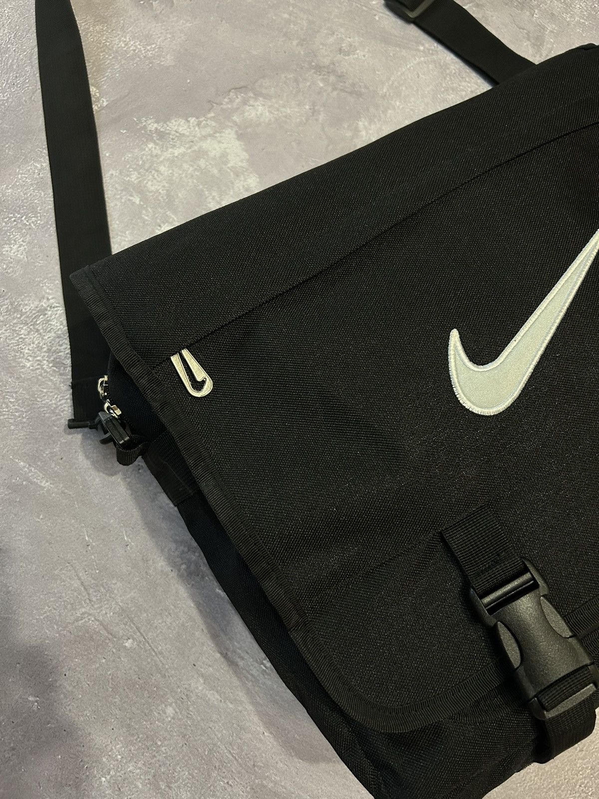 Nike × Vintage Nike Vintage Messeneger Shoulder Center Logo Bag 90s y2k Size ONE SIZE - 2 Thumbnail