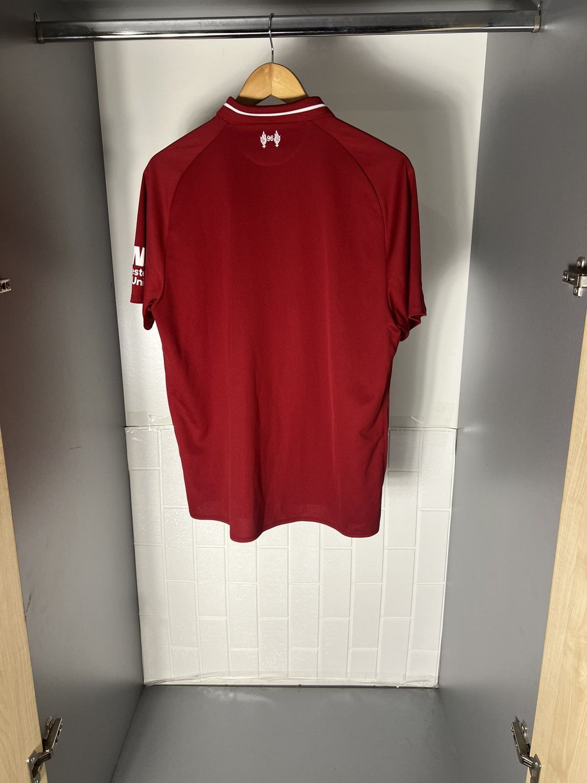New Balance VINTAGE NEW BALANCE FC LIVERPOOL ENGLAND SOCCER JERSEY RETRO Size US L / EU 52-54 / 3 - 9 Thumbnail