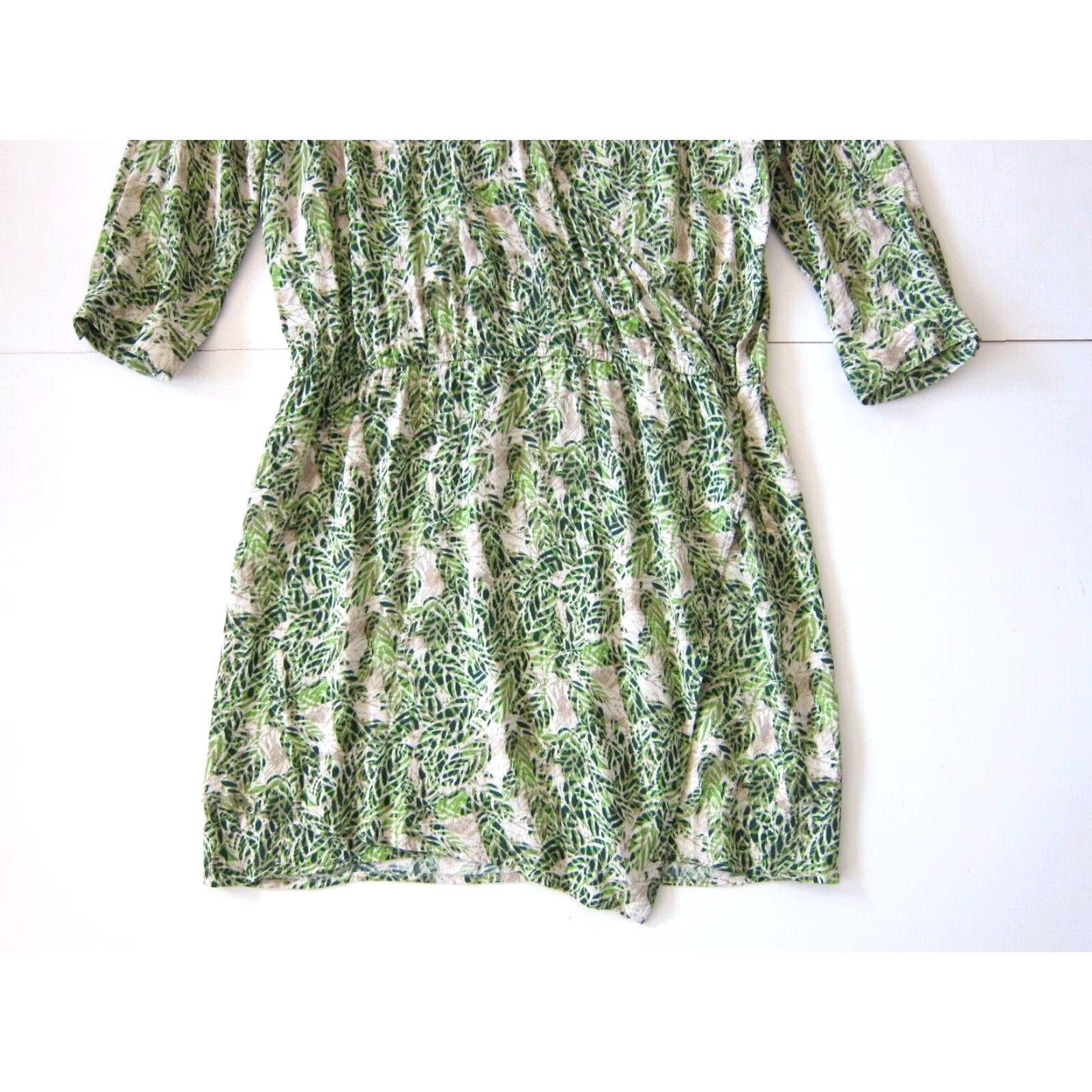 Vintage CAbi 100% Rayon Green Floral 3/4 Sleeve Collared Shirt Sheath Dress Medium Shirt Dress Womens Green Floral 100% Rayon Size M / US 6-8 / IT 42-44 - 8 Thumbnail
