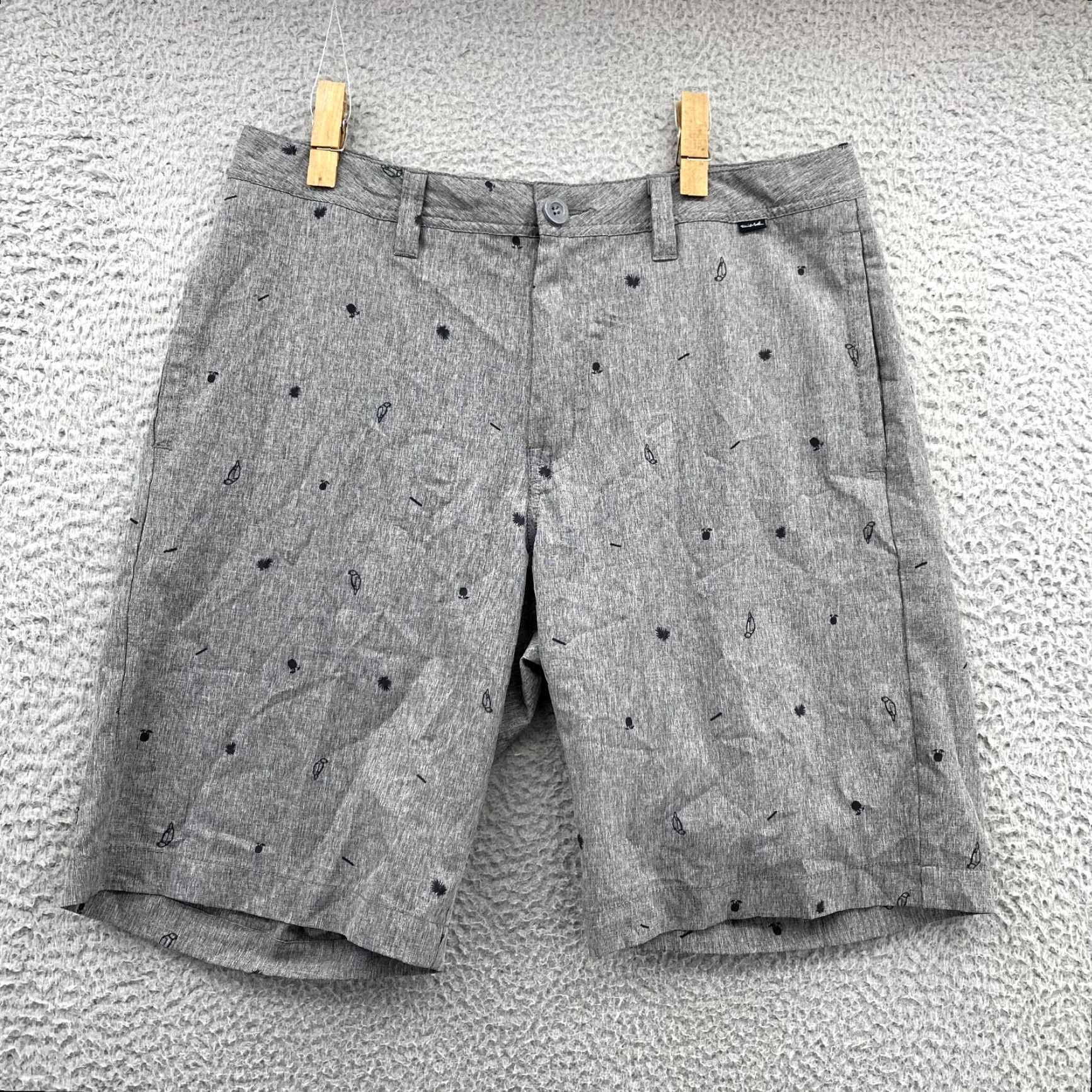 TravisMathew Travis Mathew Shorts Adult 32 Gray Bird Print Golf Chino Performance Mens Size US 32 / EU 48 - 2 Thumbnail