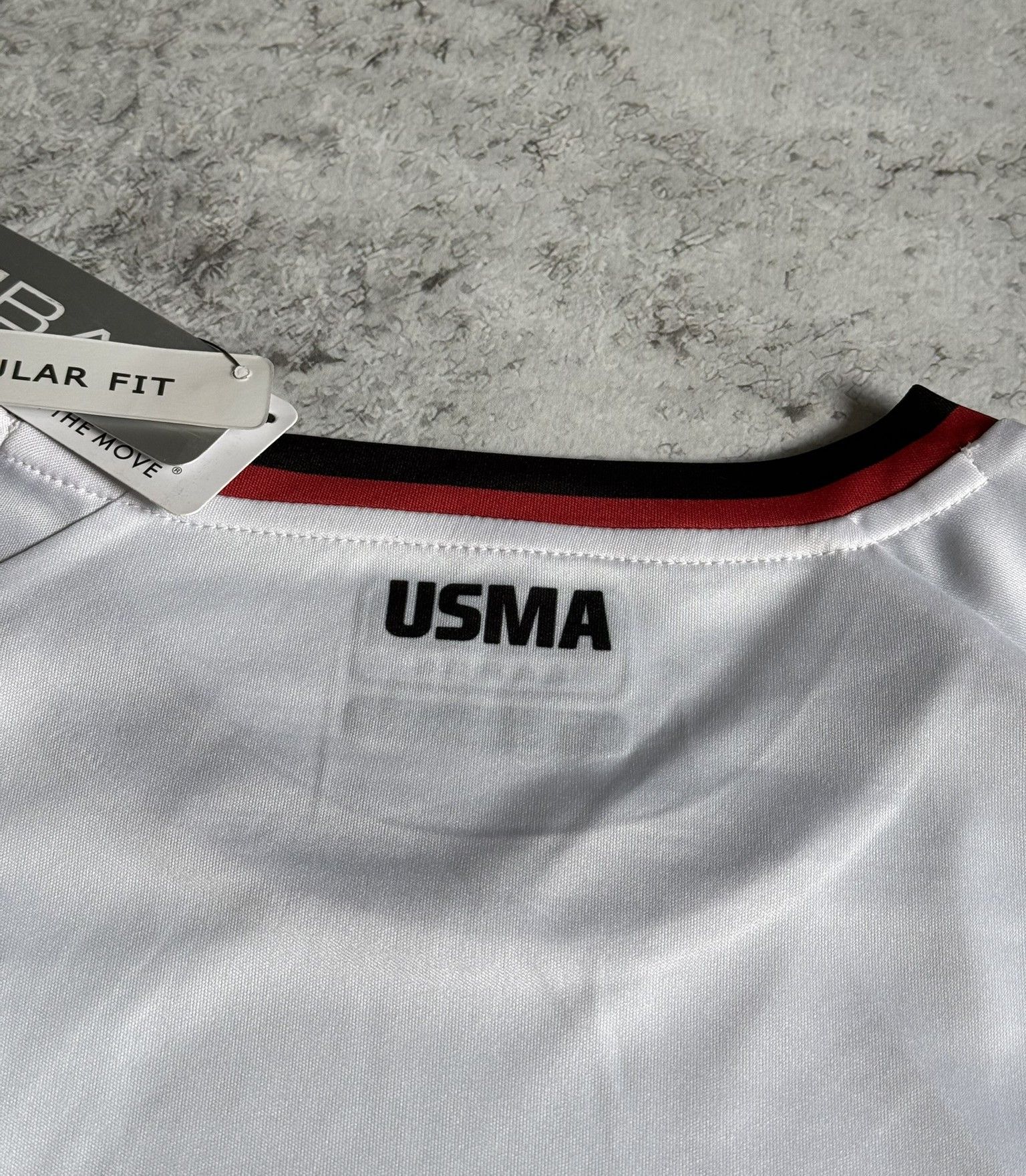 Kappa USMA Alger 2021/2022 Away Football Shirt Jersey Kappa size L Size US L / EU 52-54 / 3 - 12 Thumbnail