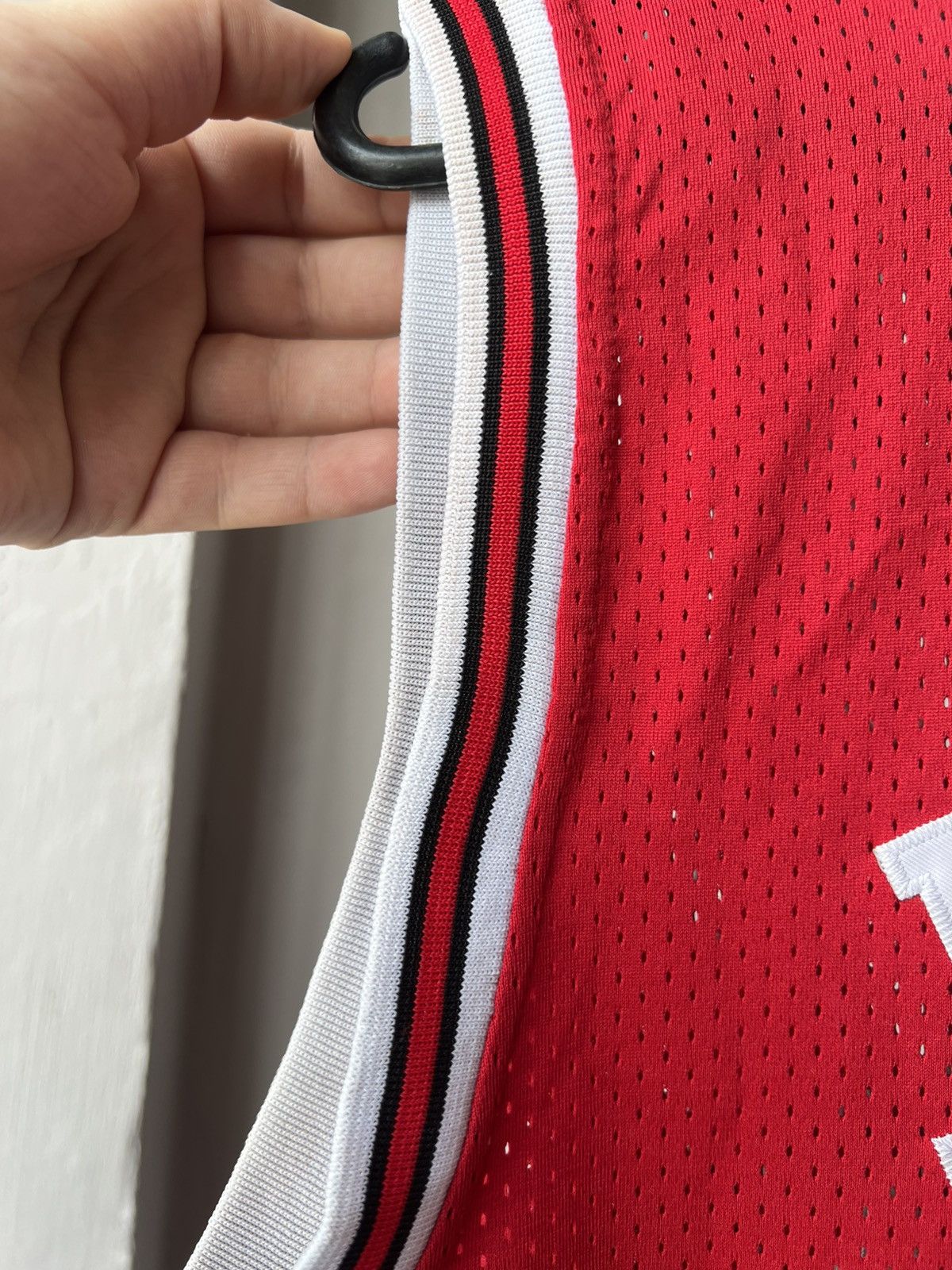 NBA 90’S NBA CHICAGO BULLS #23 JORDAN VINTAGE BASKETBALL JERSEY Size US L / EU 52-54 / 3 - 15 Thumbnail