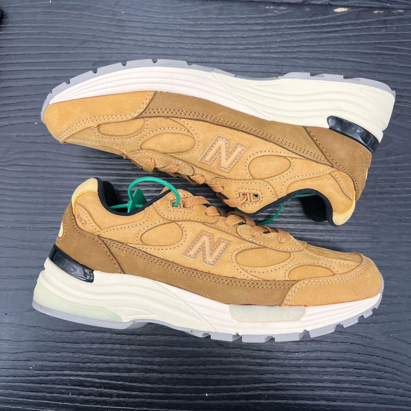 New Balance nb992 sand 40 mint original box Size US 7 / EU 40 - 2 Thumbnail
