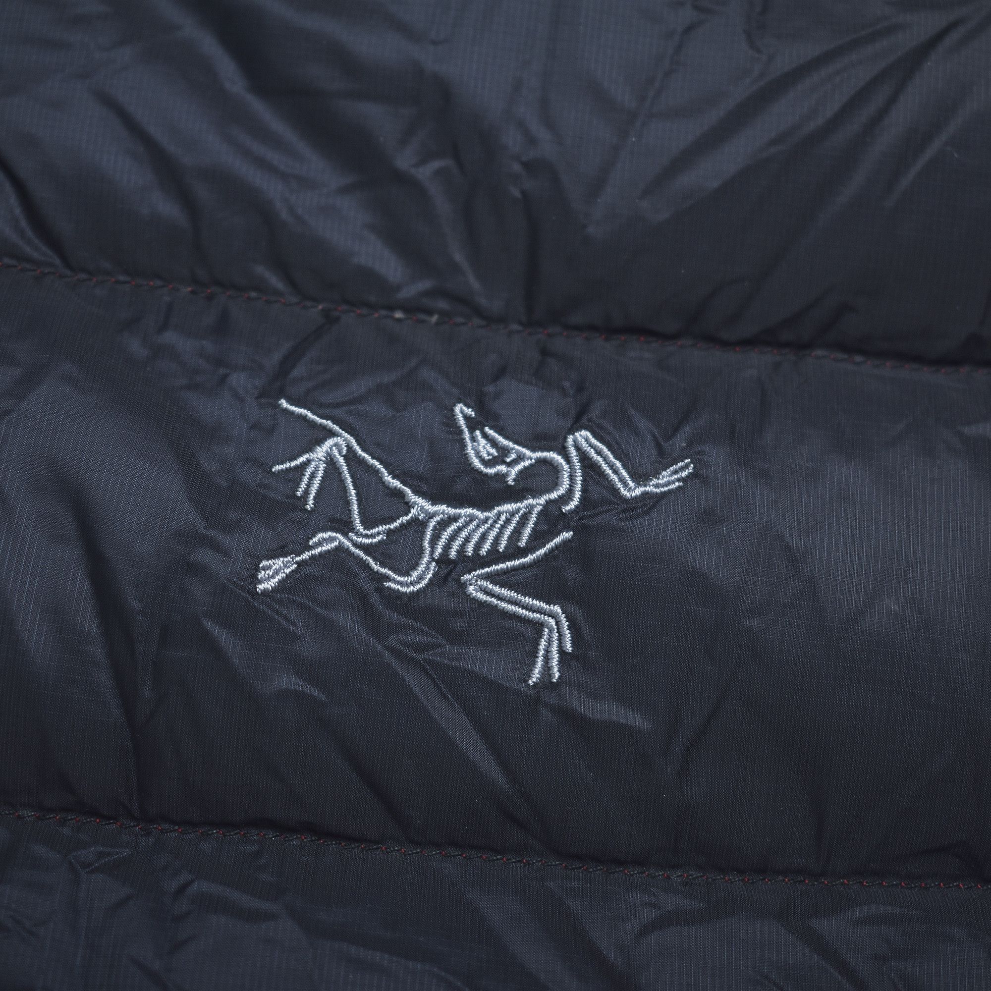 Arc'teryx ARC'TERYX CERIUM LT DOWN JACKET XL *RARE* NAVY / RED Size US XL / EU 56 / 4 - 2 Thumbnail