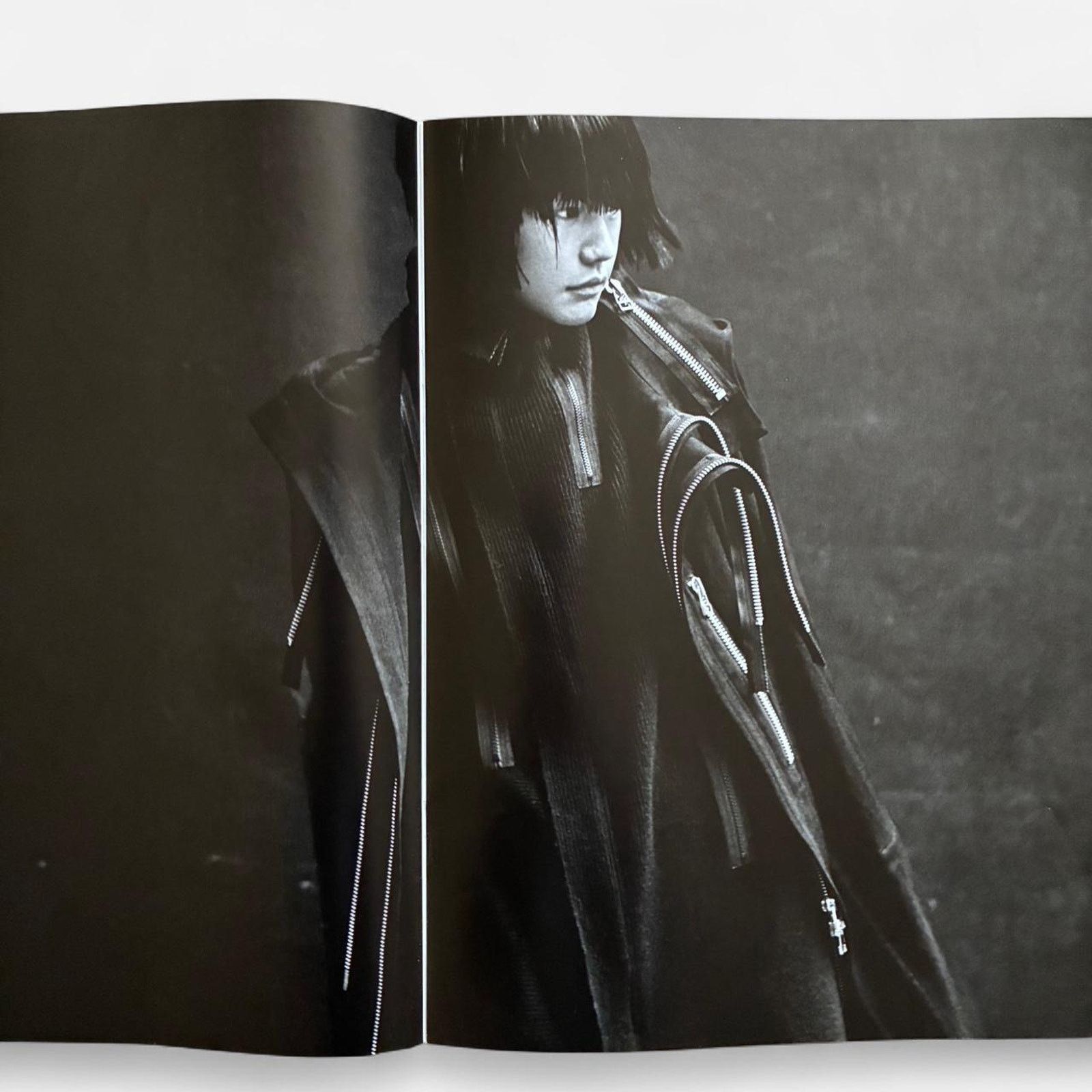 Japanese Brand × Y's × Yohji Yamamoto B Yohji Yamamoto A/ W 2020-21 oversized look book catalog Size ONE SIZE - 5 Thumbnail