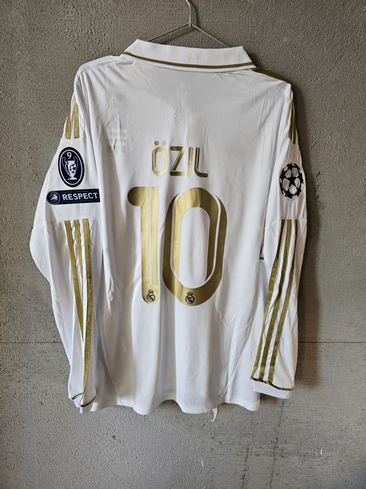 Other 2011 2012 Real Madrid #10 Mesut Özil Jersey Size US L / EU 52-54 / 3 - 1 Thumbnail