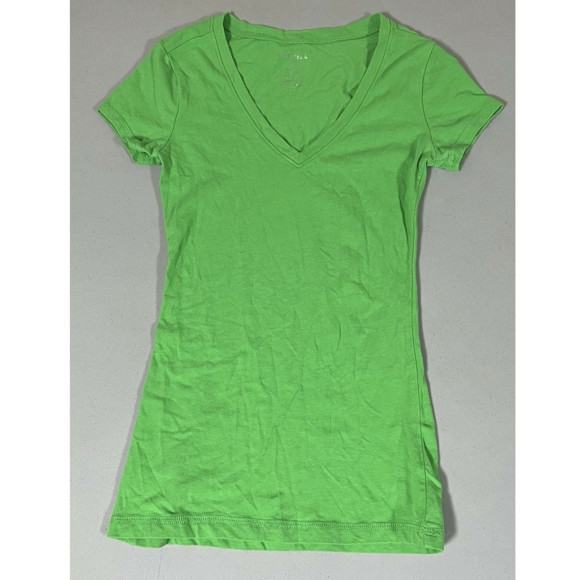 Japanese Brand Wet Seal Green Solid V-Neck Short Sleeve Tee T-Shirt Top XS💚 Size XS / US 0-2 / IT 36-38 - 2 Thumbnail