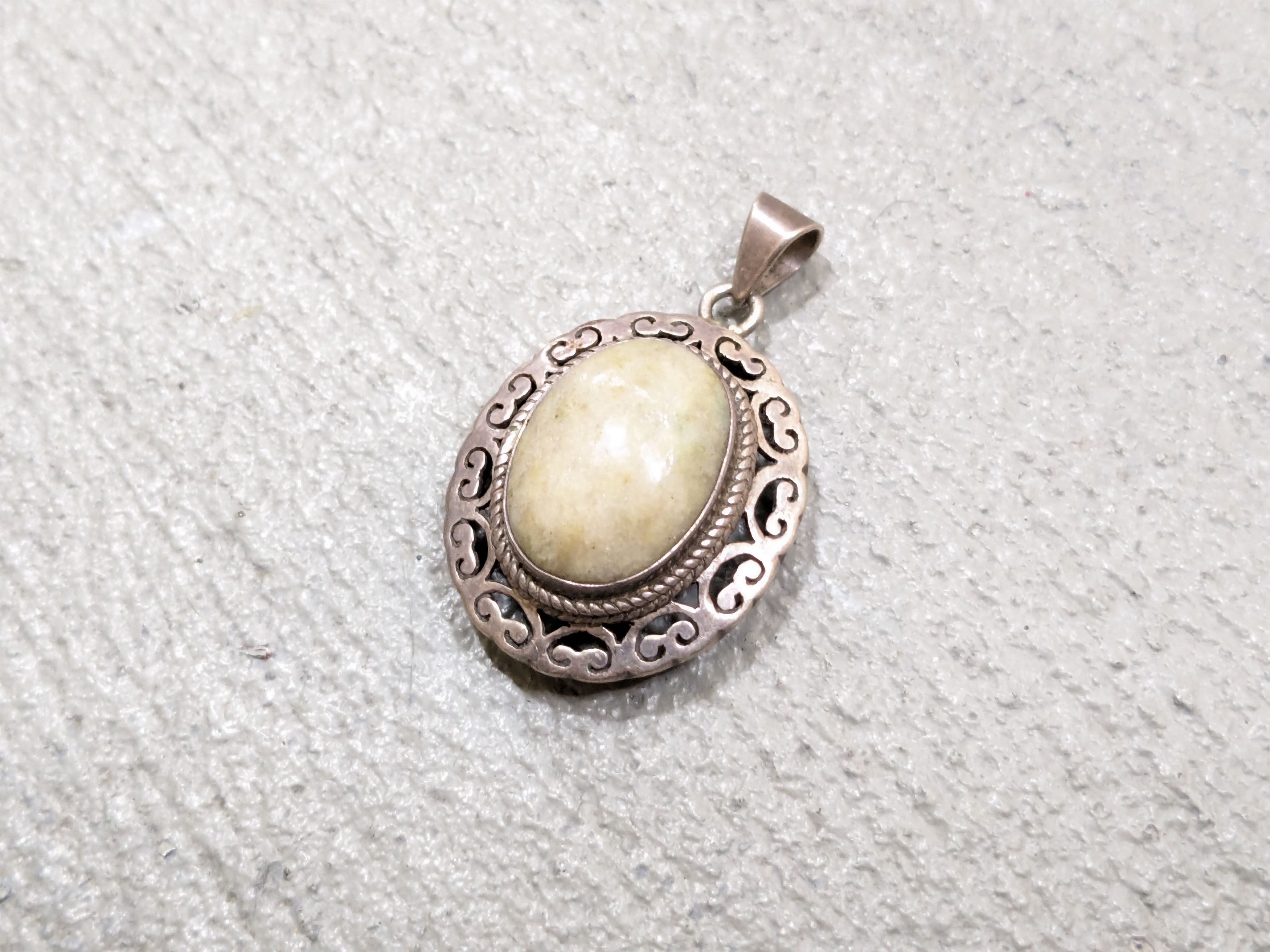 Jewelry × Vintage Sterling Silver Pendant Quartz Oval Modern Size ONE SIZE - 1 Thumbnail
