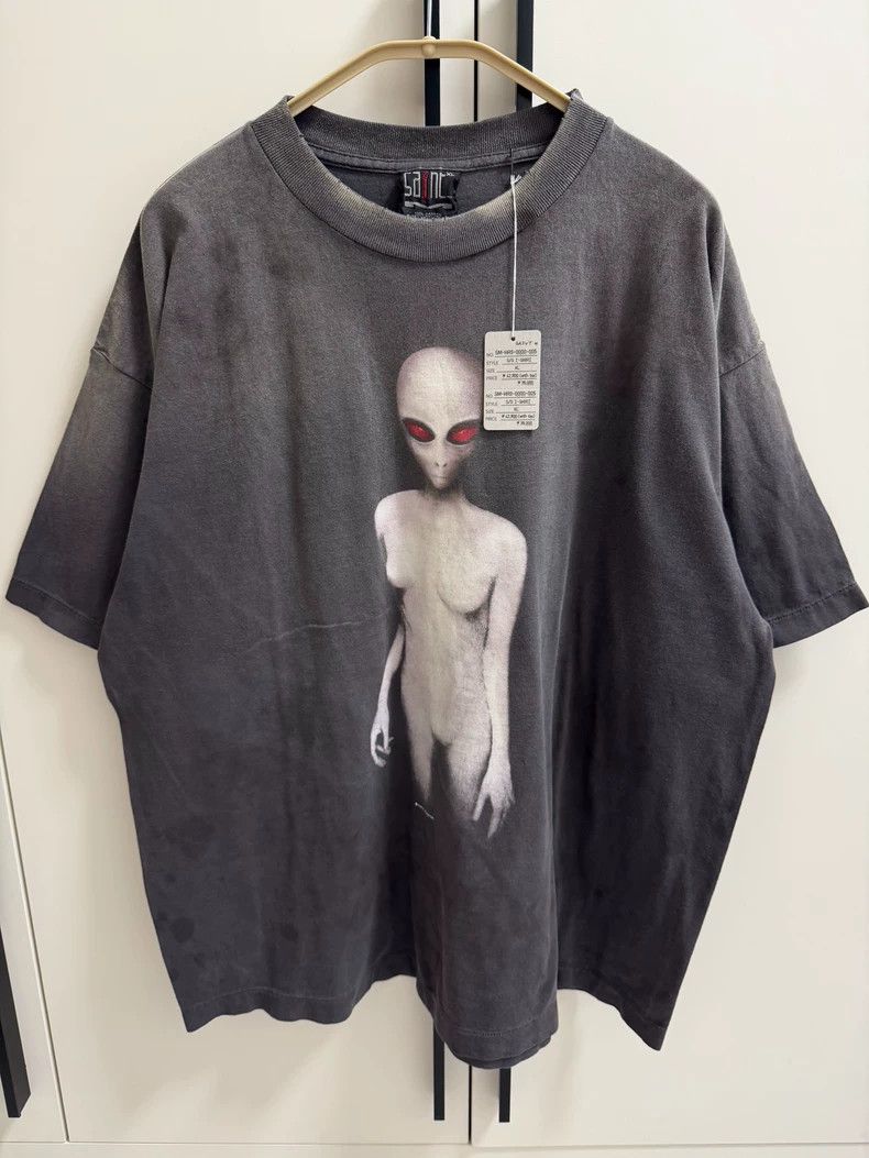 Visvim SAINT Mxxxxxx Alien Print Short Sleeve Tee - dmc Size US XL / EU 56 / 4 - 1 Thumbnail