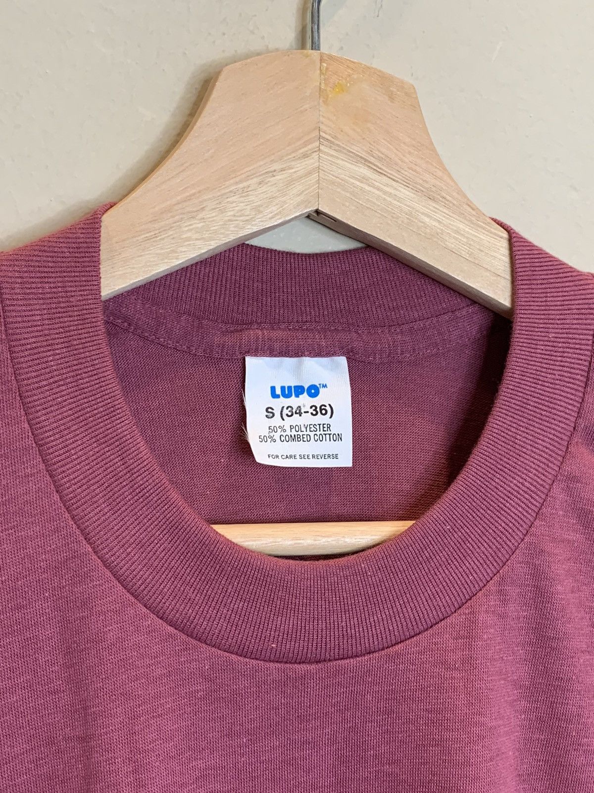 Vintage *RARE* Vintage Lupo Single Stitch USA-Made T-Shirt - Small Size US S / EU 44-46 / 1 - 7 Thumbnail
