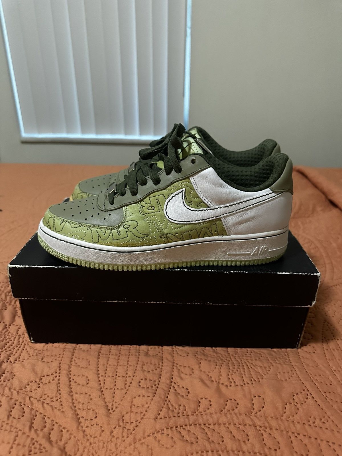 Nike WMNS AIR FORCE 1 PREMIUM '07 'PISTACHIO Size US 8.5 / EU 41-42 - 1 Thumbnail
