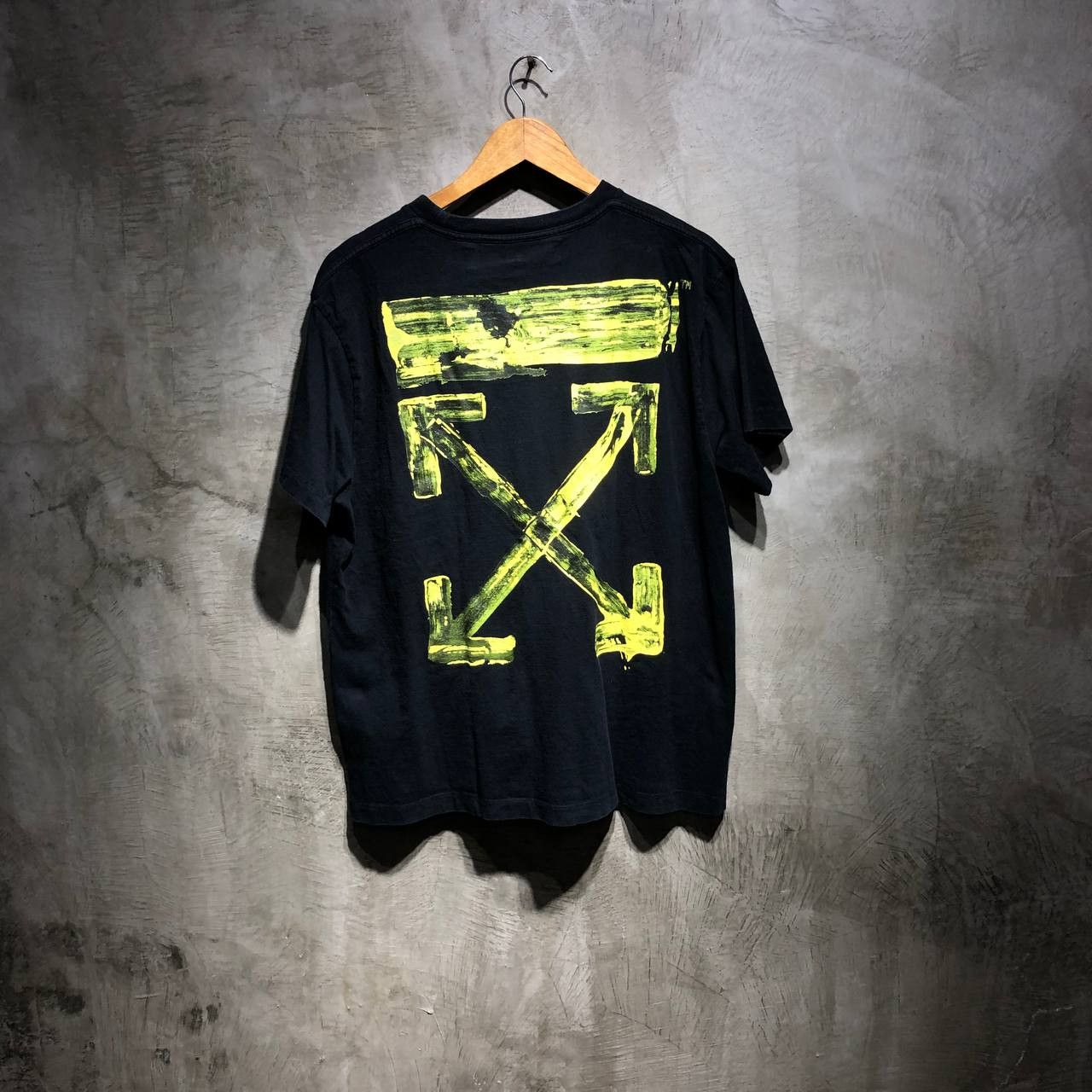 image of Off White Off-White Acrylic Arrows Tee in Black, Men's (Size Large)
