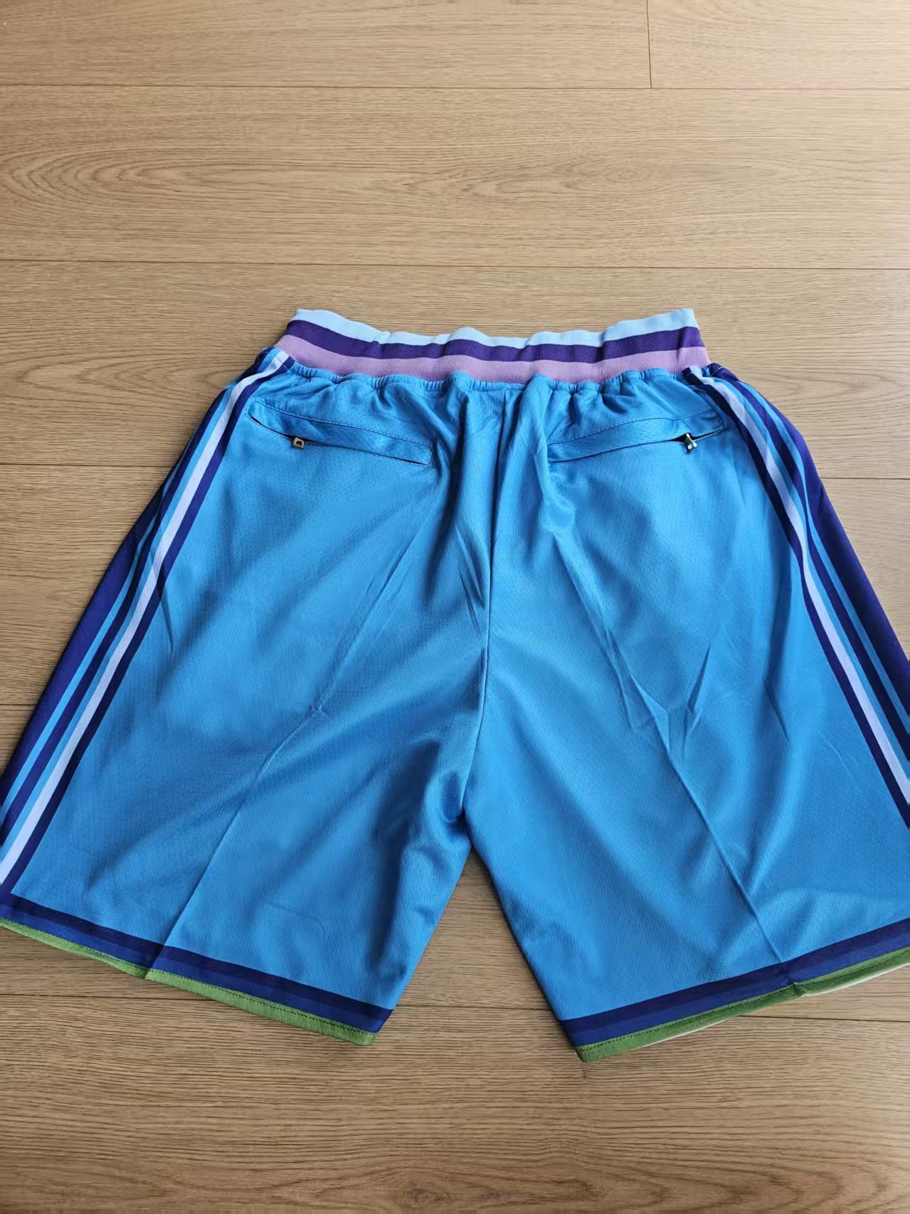 NBA Charlotte Hornets Basketbll Short Vintage Lager Size Size US 36 / EU 52 - 4 Thumbnail