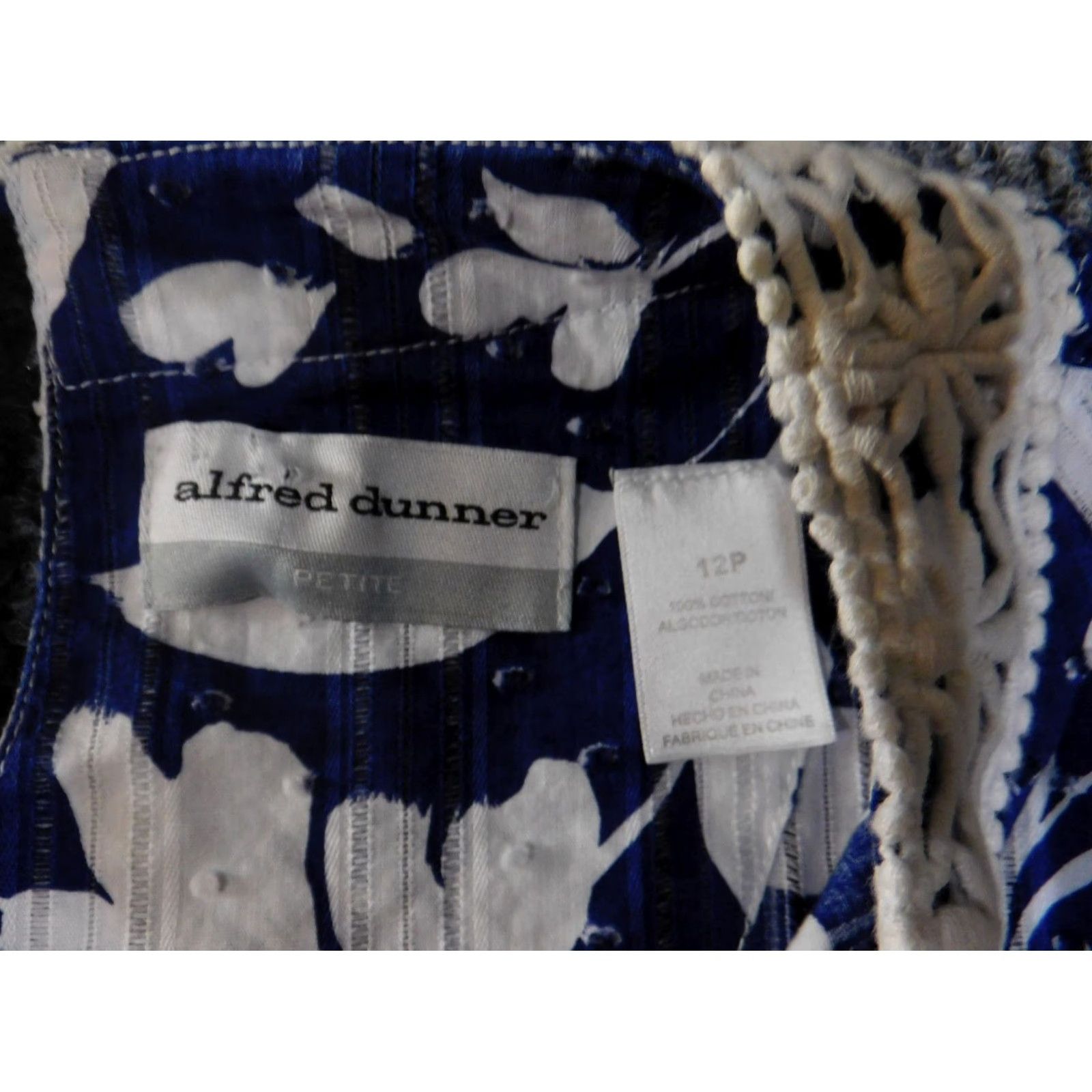 Vintage Alfred Dunner Blouse Womens 12P Petites Blue Floral Lace Trim V-Neck Knit Cotton 3/4 Sleeve Size XL / US 12-14 / IT 48-50 - 6 Thumbnail