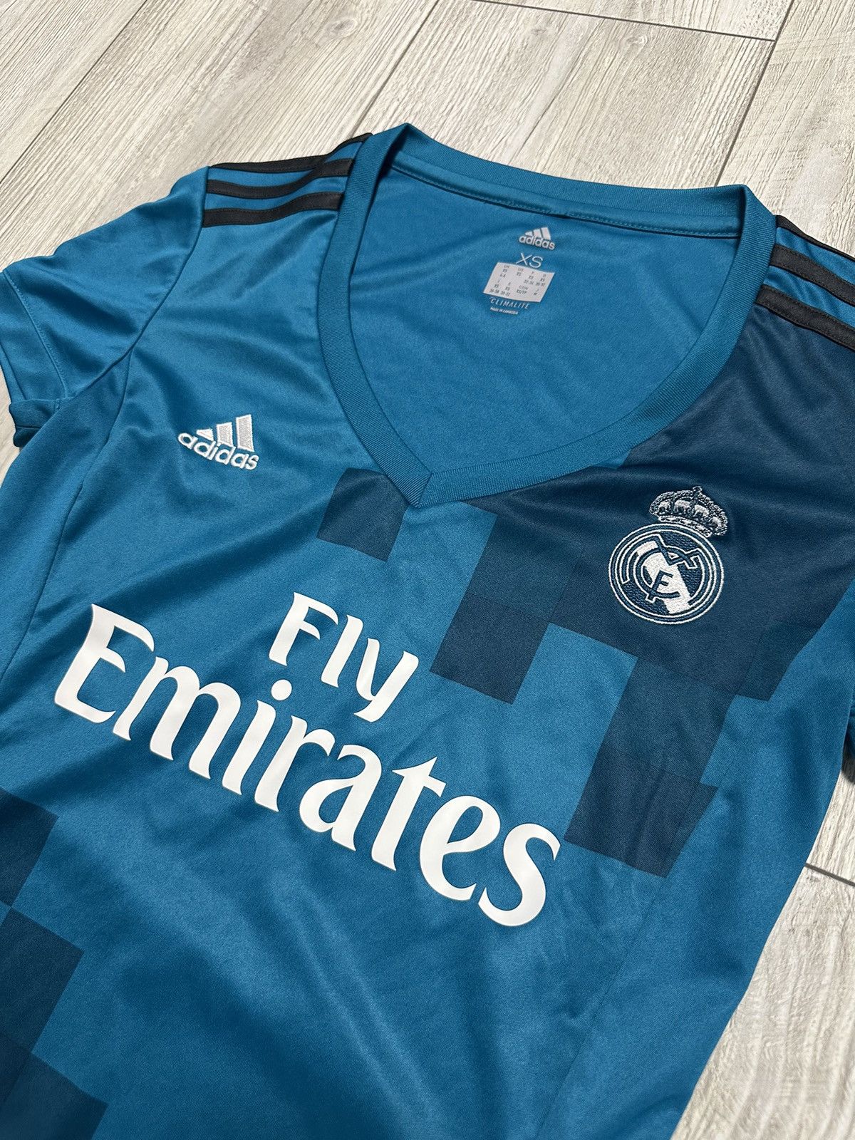 Adidas ADIDAS REAL MADRID 3RD SHIRT 2017/18 WOMEN PRE-ORDER Size XS / US 0-2 / IT 36-38 - 2 Thumbnail