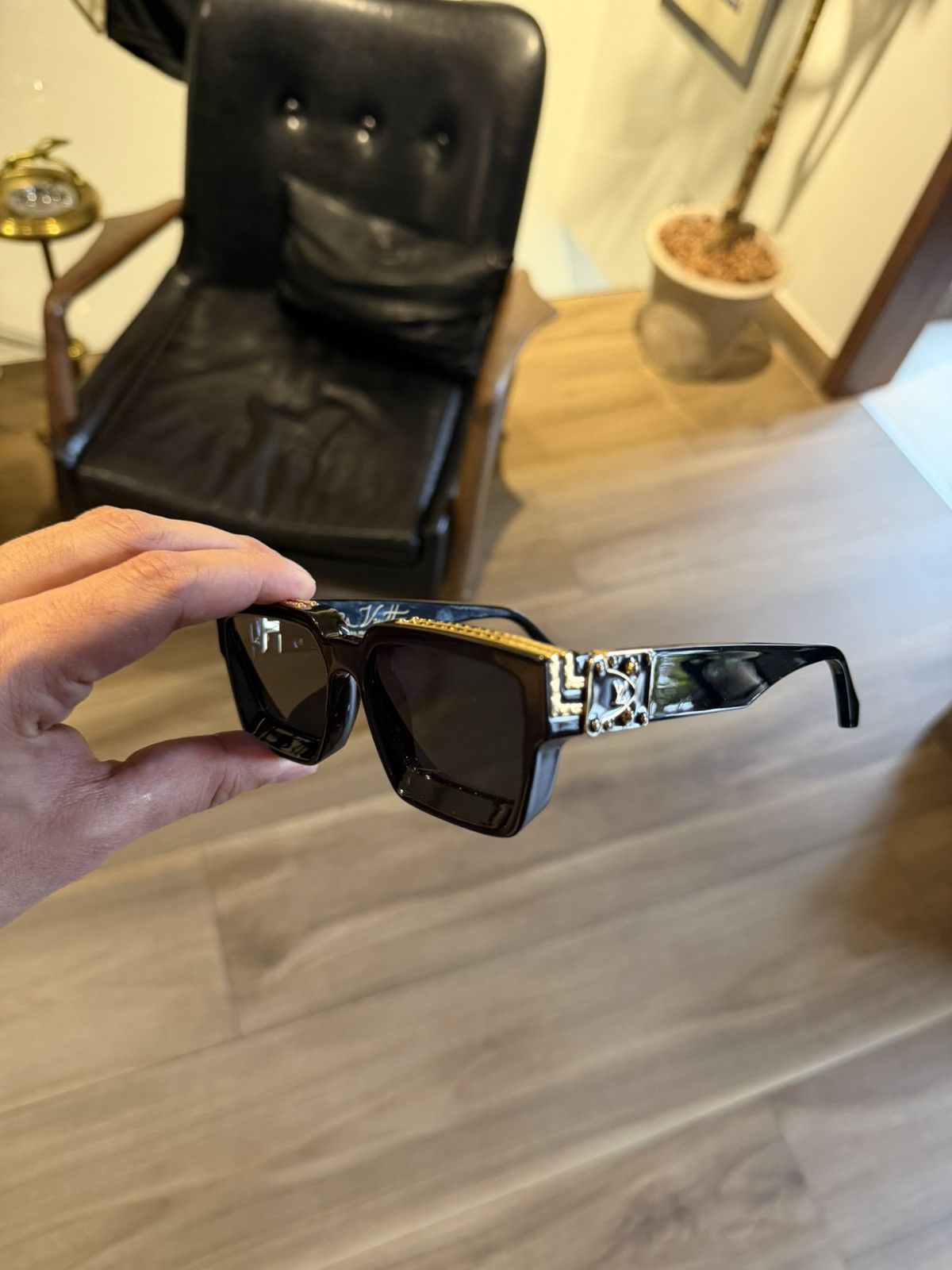 Louis Vuitton Louis Vuitton 1.1 Millionaire - Black/Gold (Virgil Abloh) Size ONE SIZE - 5 Thumbnail