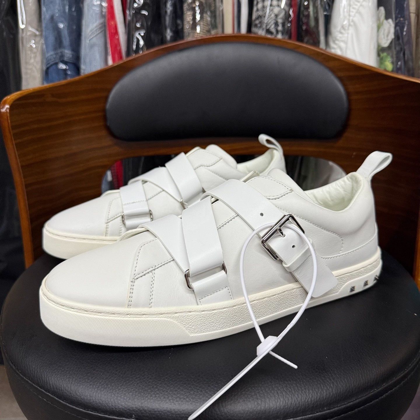 Valentino Valentino Leather White Lowtop Sneakers 9 Men Size US 9 / EU 42 - 1 Thumbnail