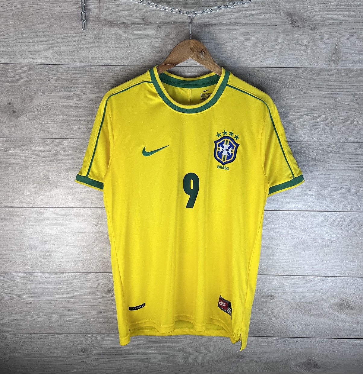 Vintage men’s soccer jersey Brazil 🇧🇷 Ronaldo #9 size M